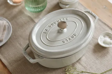 Staub White Truffle 椭圆形炖锅 - 4.2升 - STAUB
