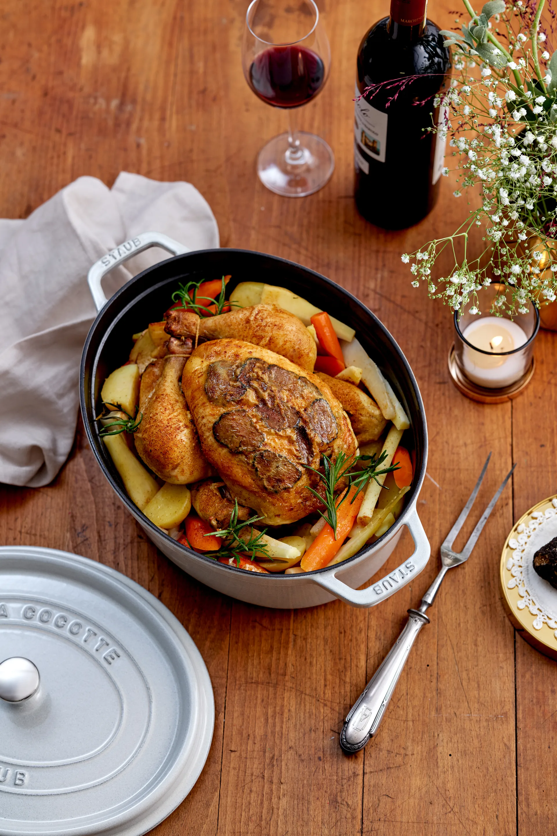 Staub White Truffle 椭圆形炖锅, 5.5升 STAUB