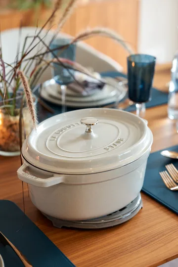 Staub White Truffle 椭圆形炖锅 - 5.5升 - STAUB