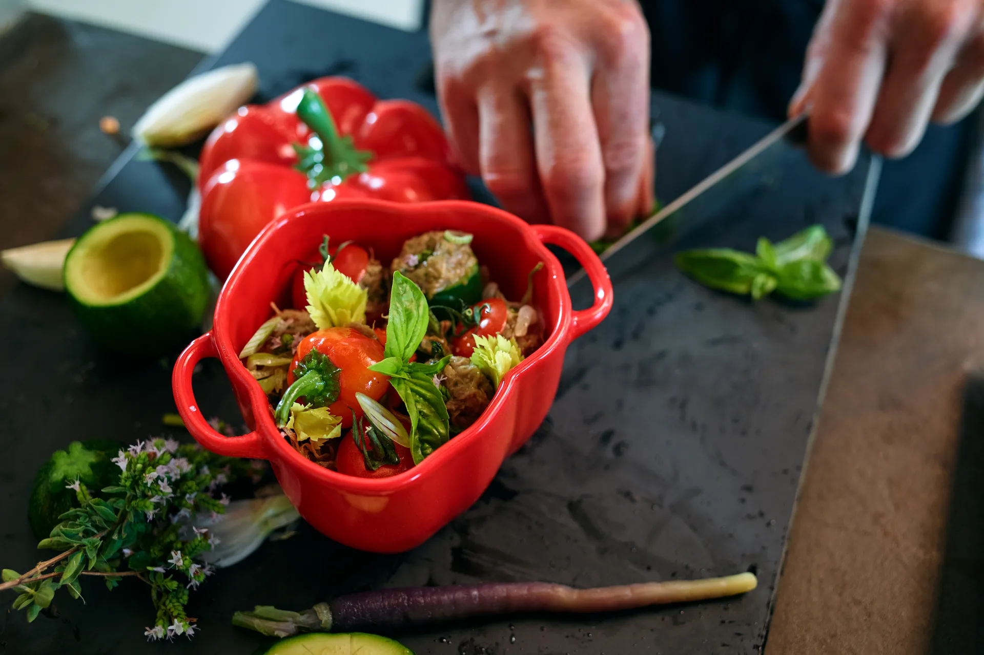 Staub迷你甜椒造型铸铁炖锅0.47升, 橙色配红色 STAUB