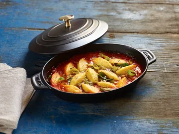 Staub椭圆形铸铁烤盘带盖23cm - 黑色 - STAUB