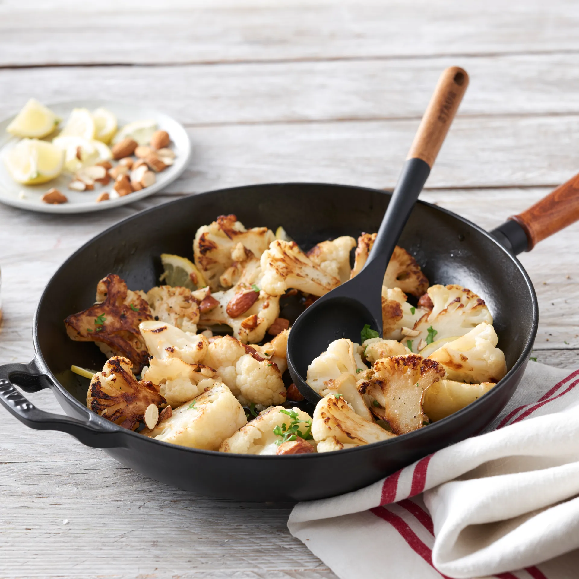 Vintage frying pan with wooden handle Ø28 cm, 黑色 STAUB