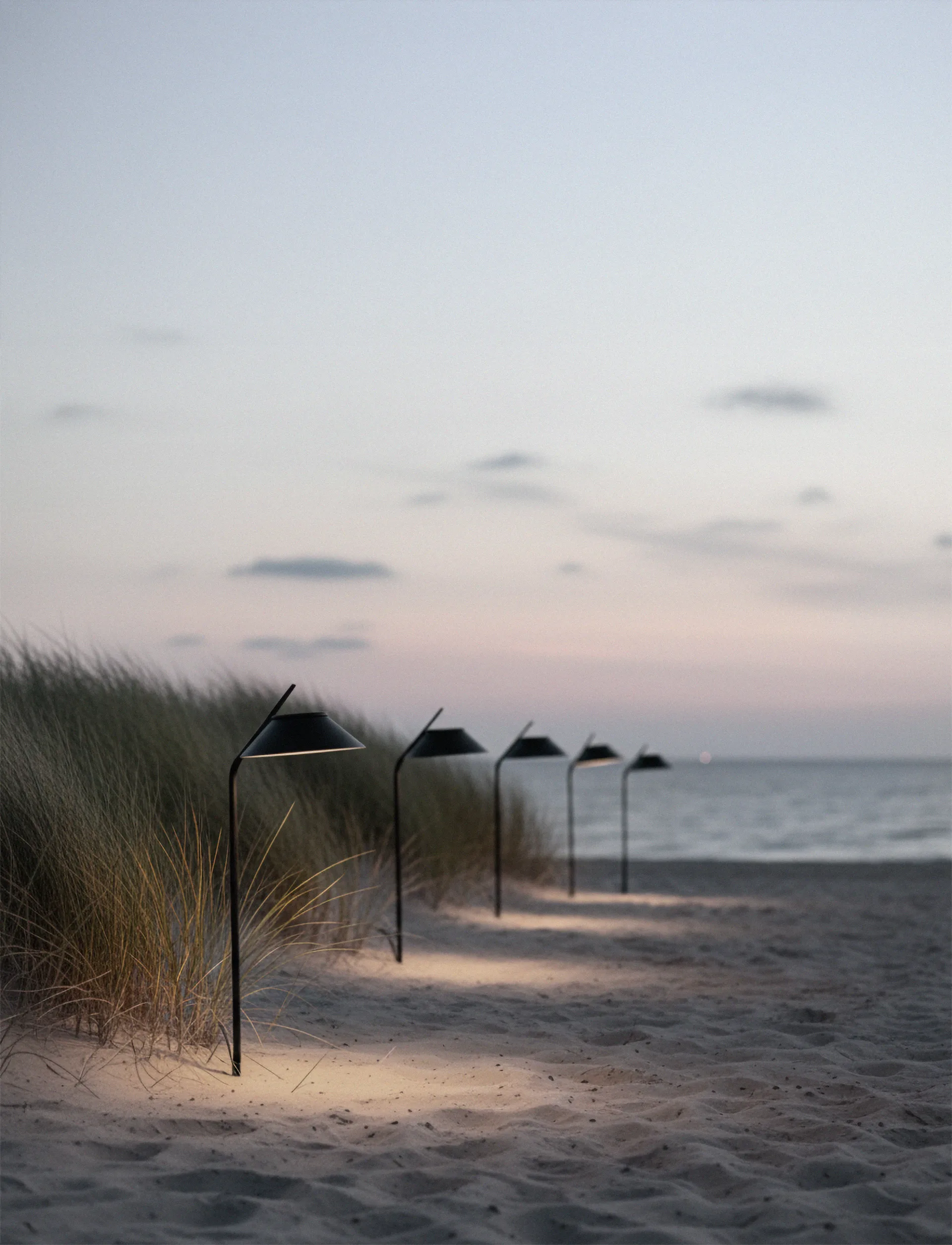 Angle 太阳能柱形庭院灯（带支架）, 黑色 Stelton