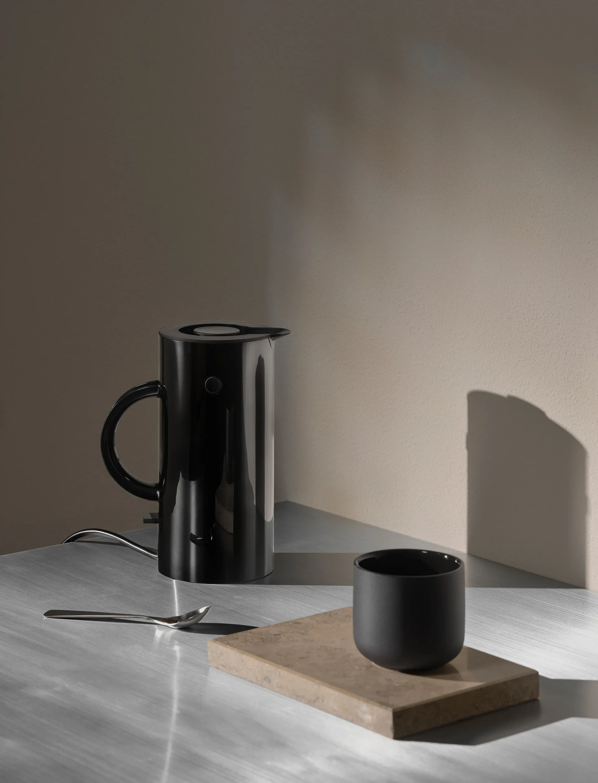 EM77 烧水壶欧盟版 0.5L, 黑色 Stelton