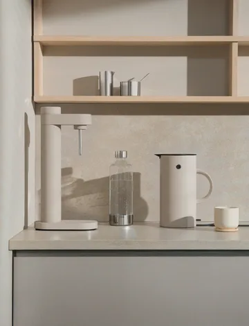 EM77 1.5升烧水壶 (欧版) - 沙色 - Stelton