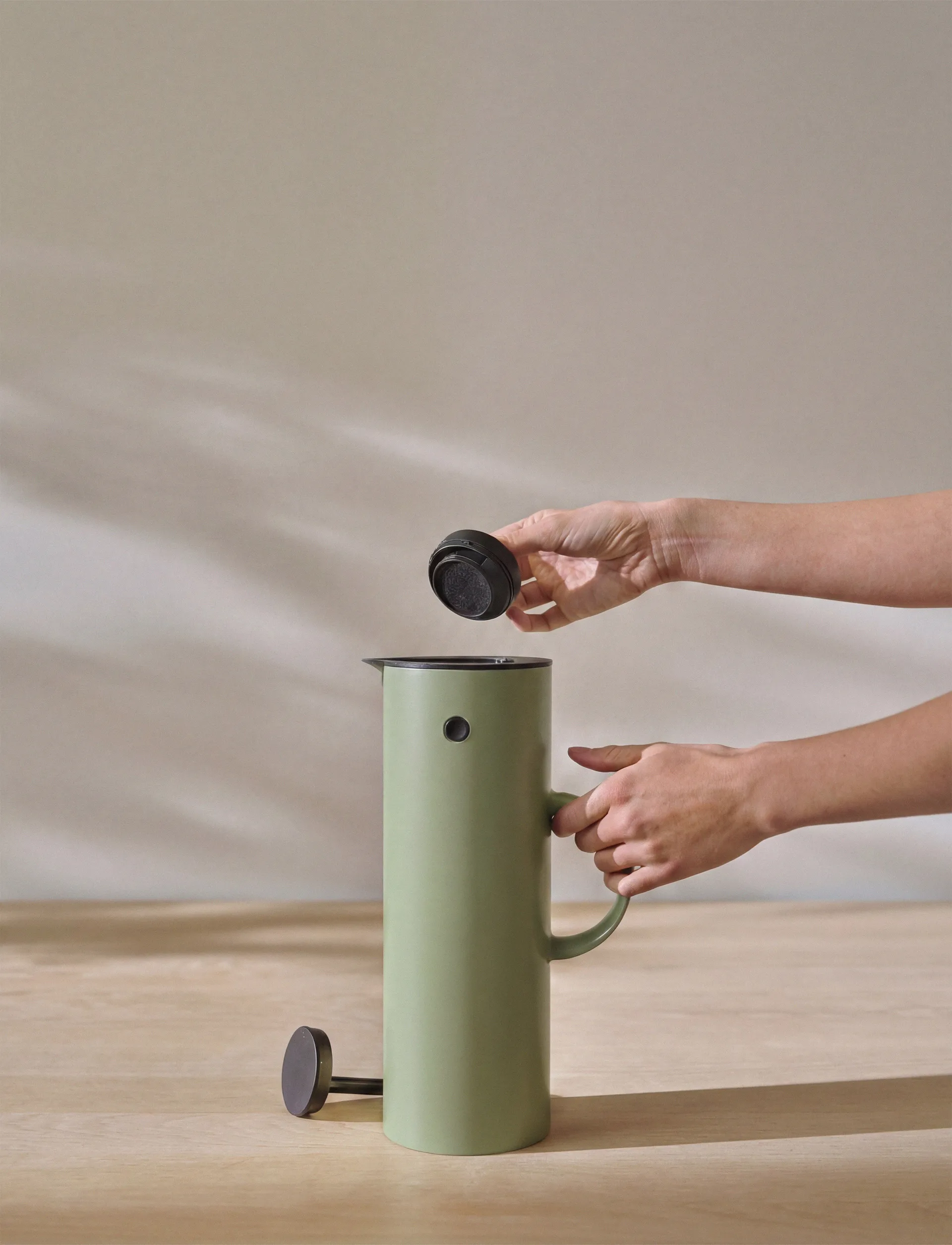EM77 Stelton 保温水壶 1L, 蕨绿色软质款 Stelton