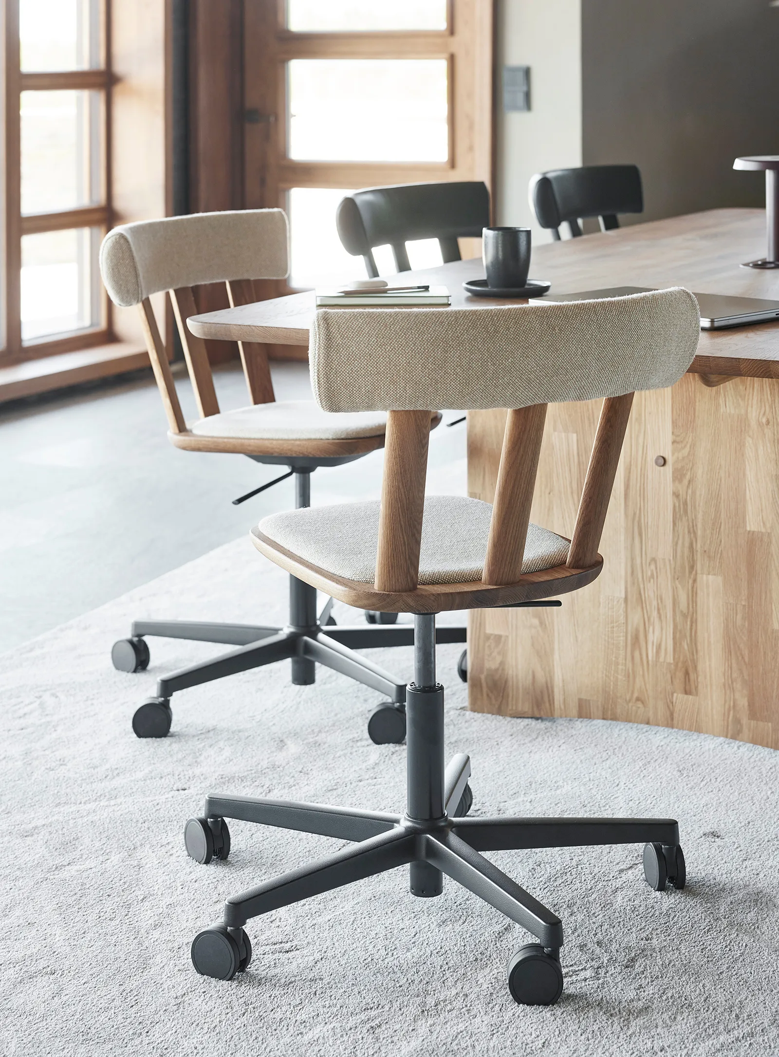 Alt 椅子 swivel base upholstered seat oak, Hallingdal 65-220-原色/自然色 oil Stolab