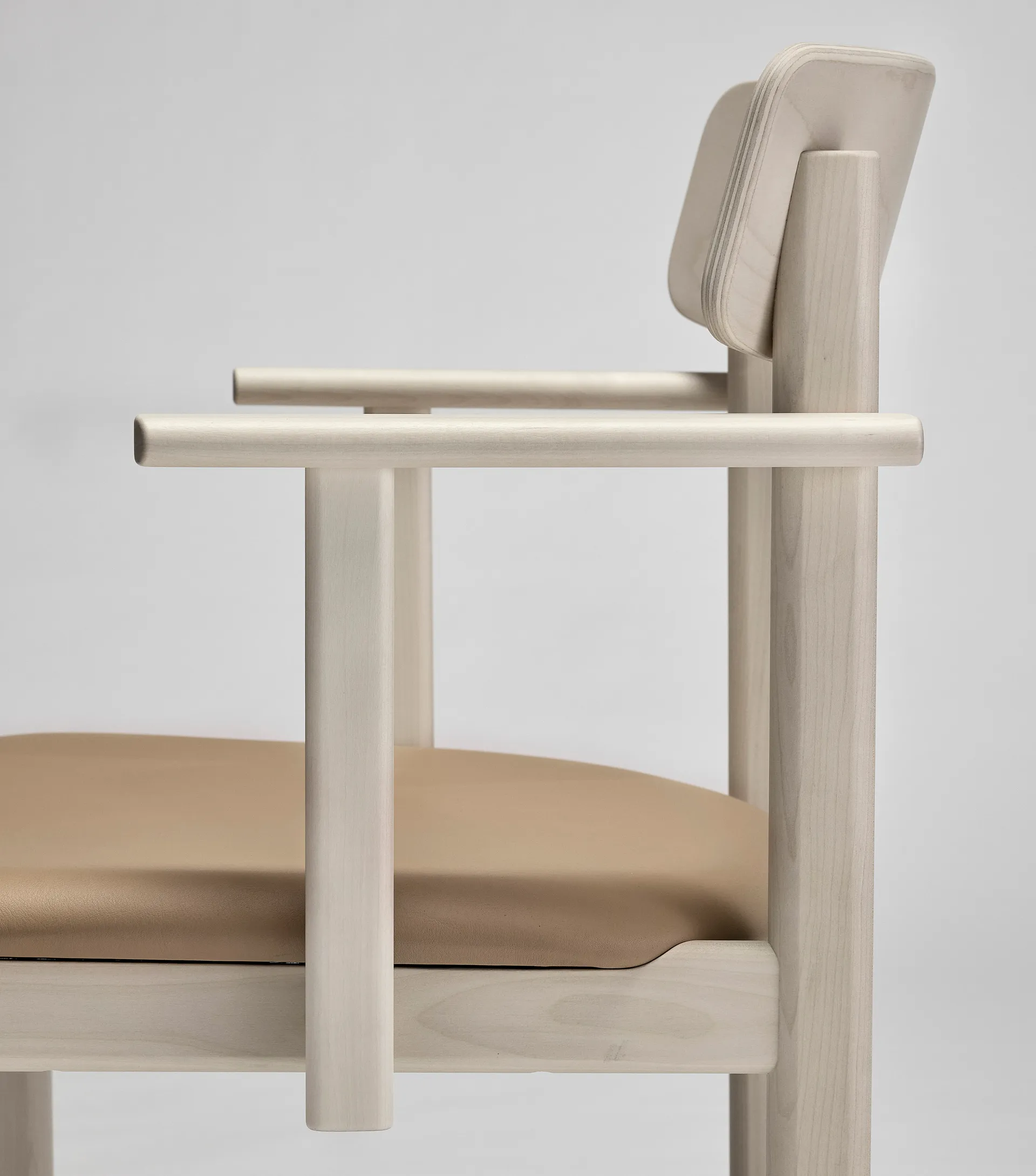 Pal 扶手椅, Birch light 哑光 lacquer-Elmosoft 22030 Stolab