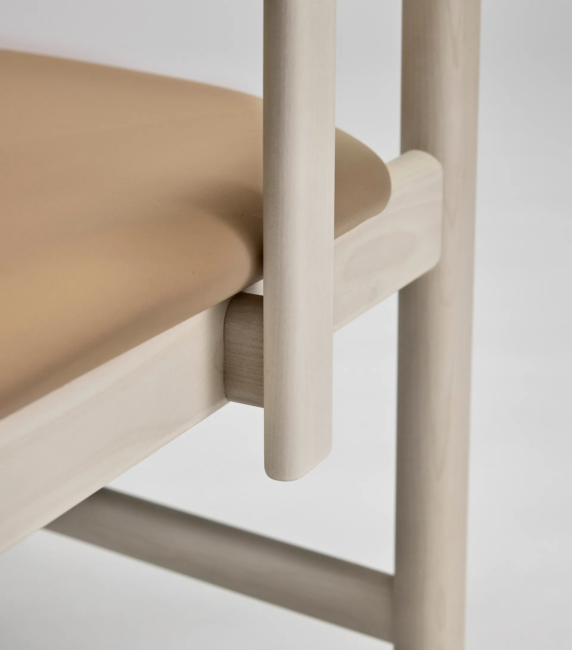 Pal 扶手椅, Birch light 哑光 lacquer-Elmosoft 22030 Stolab