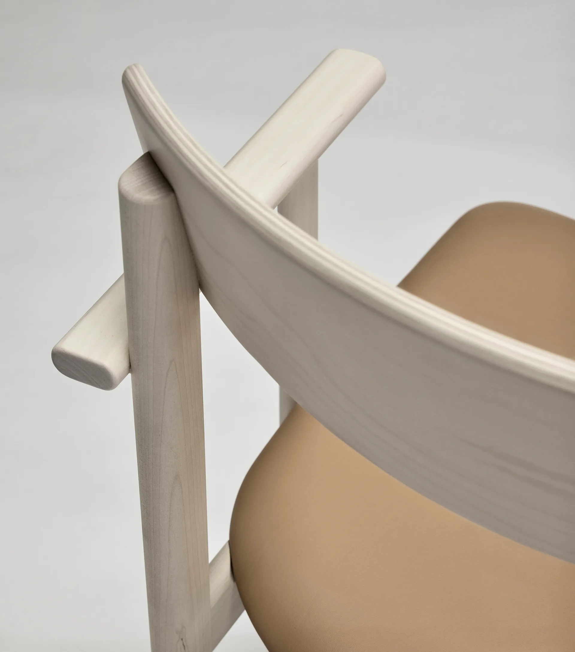 Pal 扶手椅, Birch light 哑光 lacquer-Elmosoft 22030 Stolab