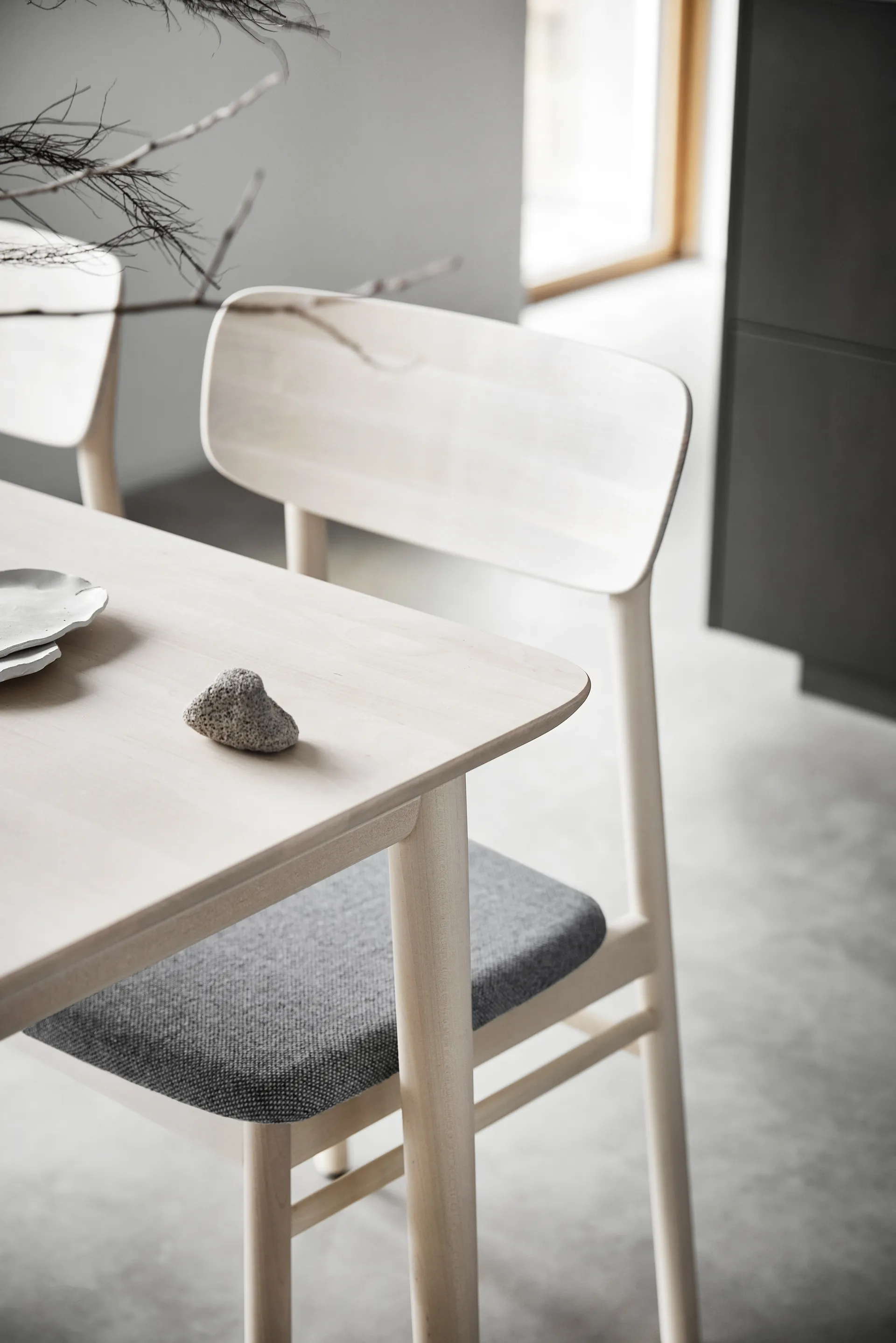 Prima Vista 椅子 birch light matte finish, Textile hallingdaldal 65-130 灰色 Stolab