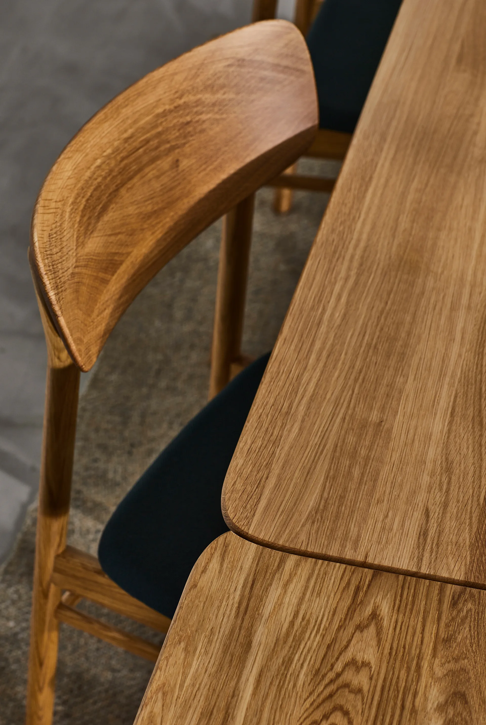 Prima Vista 椅子 oiled oak, 皮革 elmotique 99001 黑色 Stolab