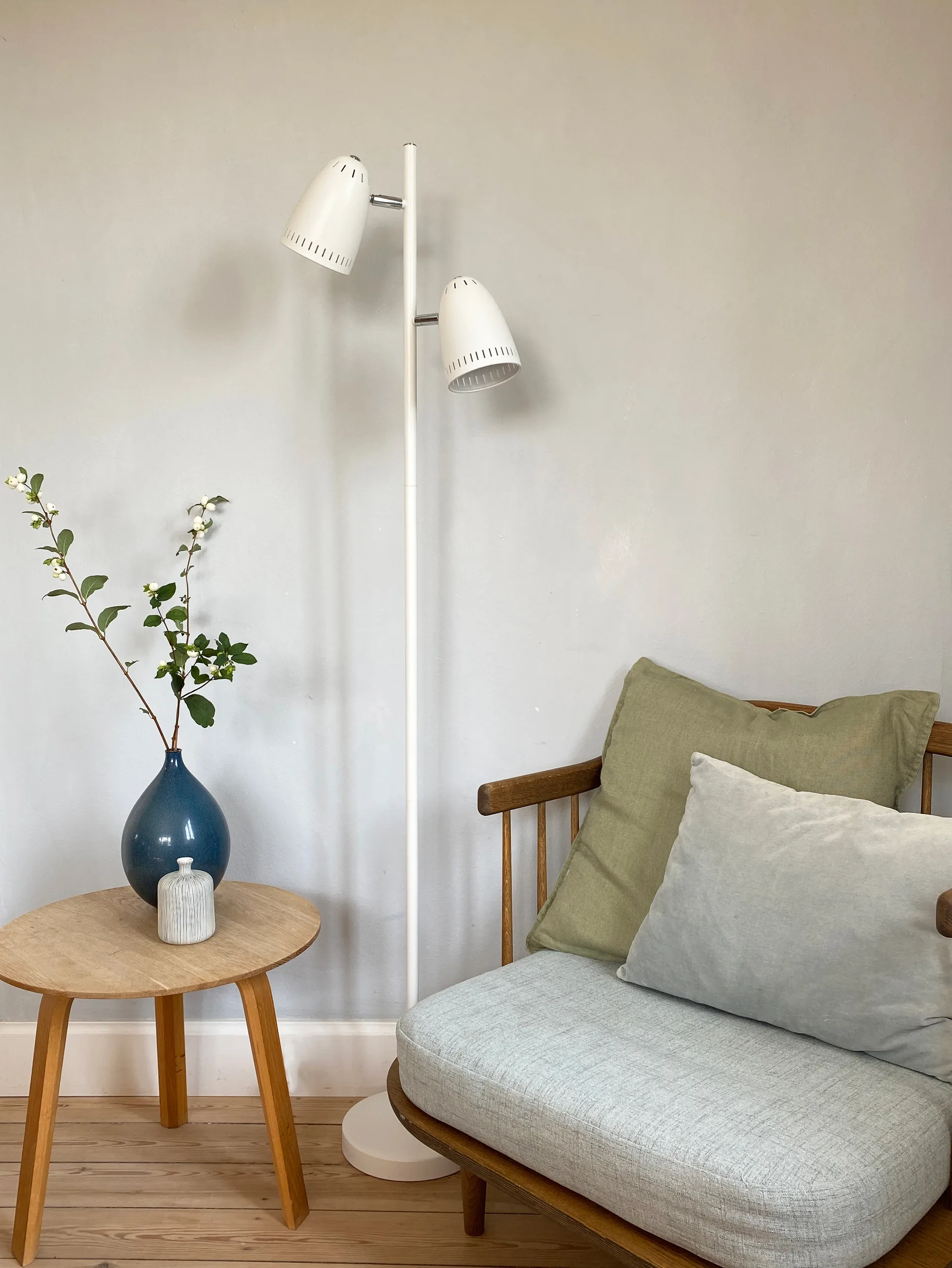 Dynamo Twin 落地灯, Almost 黑色 Superliving