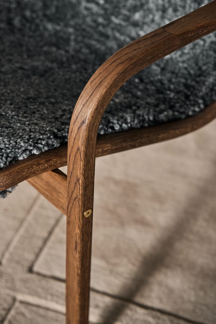 Lamino 扶手椅 oak/sheepskin 特别版本, Rubio Monocoat 巧克力色-Charcoal Swedese