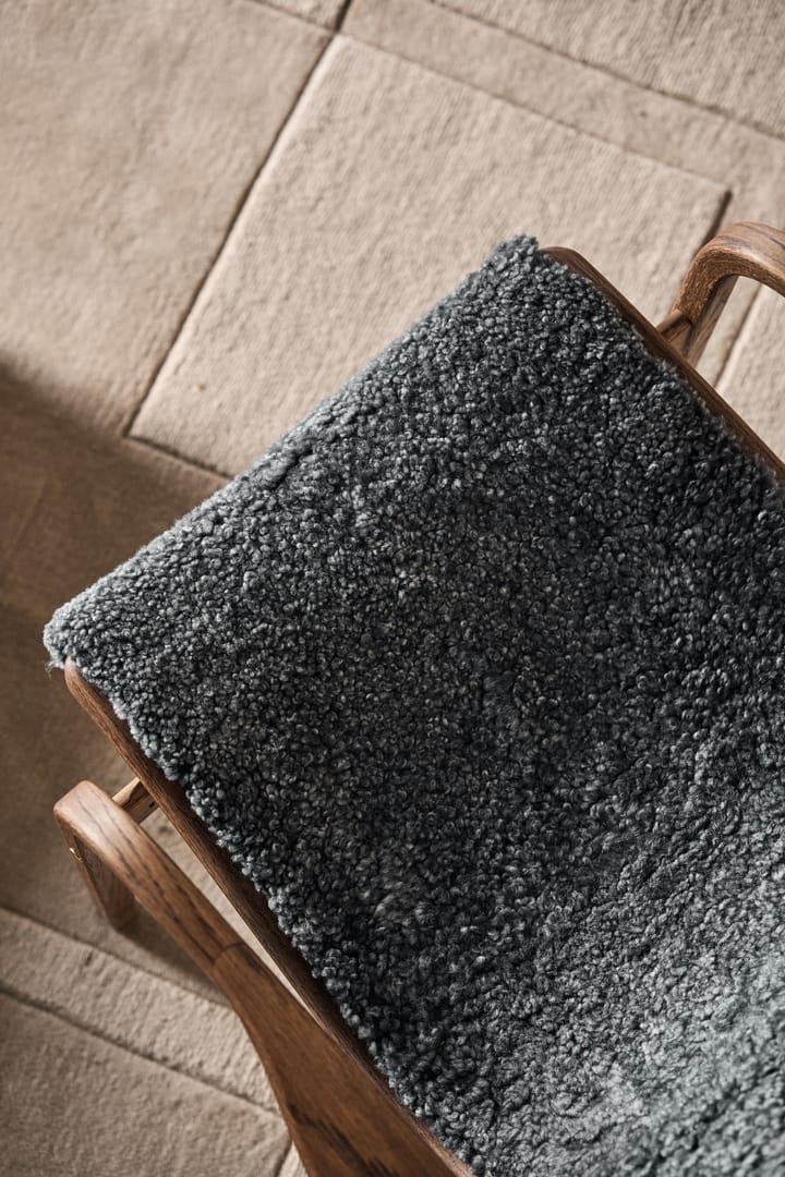Lamino 扶手椅 oak/sheepskin 特别版本, Rubio Monocoat 巧克力色-Charcoal Swedese
