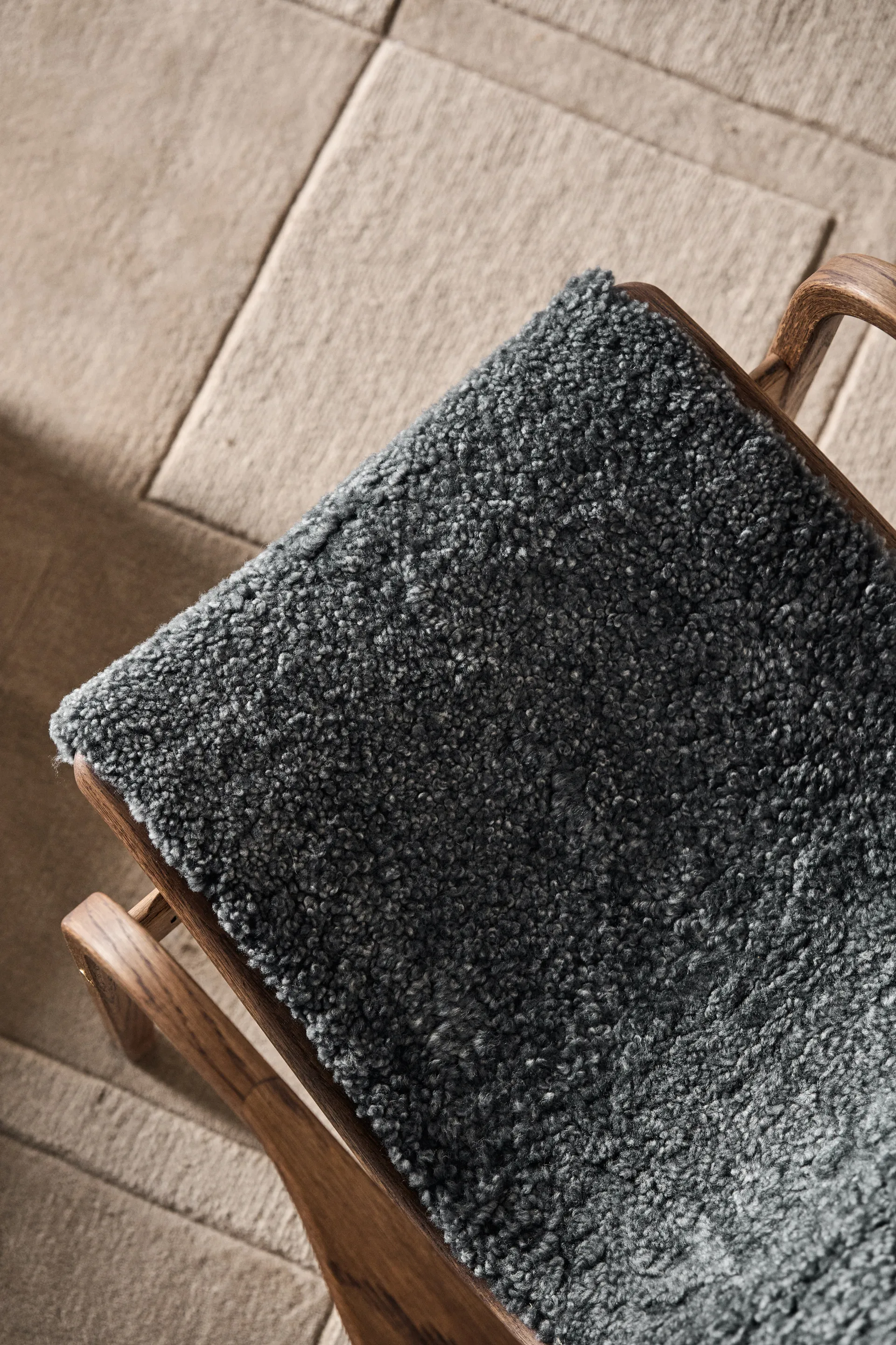 Lamino拉米诺 扶手椅和脚凳 橡木/羊皮 特别版本, Rubio Monocoat 巧克力色-木炭色 Swedese