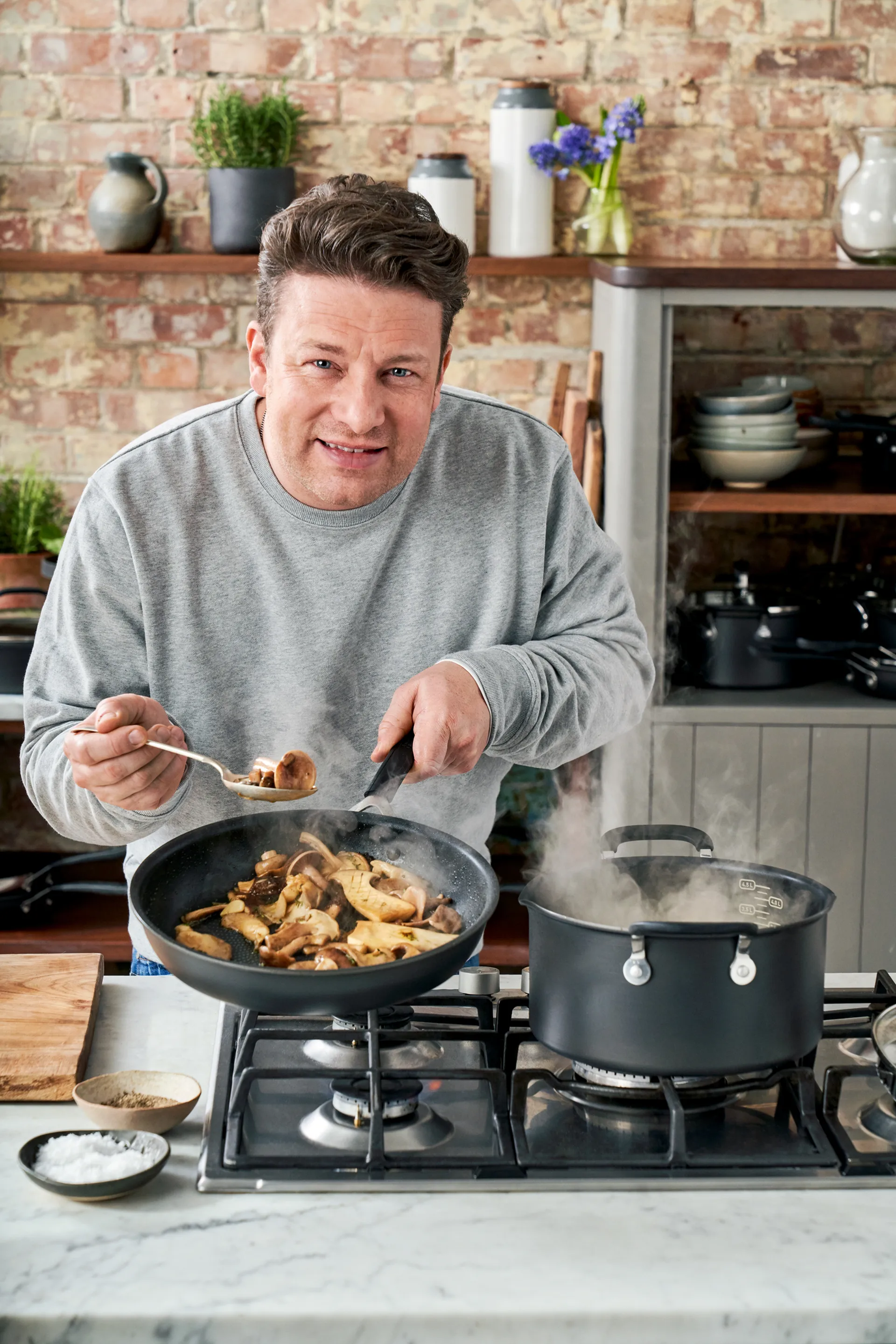 Jamie Oliver Quick & Easy 硬质阳极氧化铁锅, 30cm Tefal