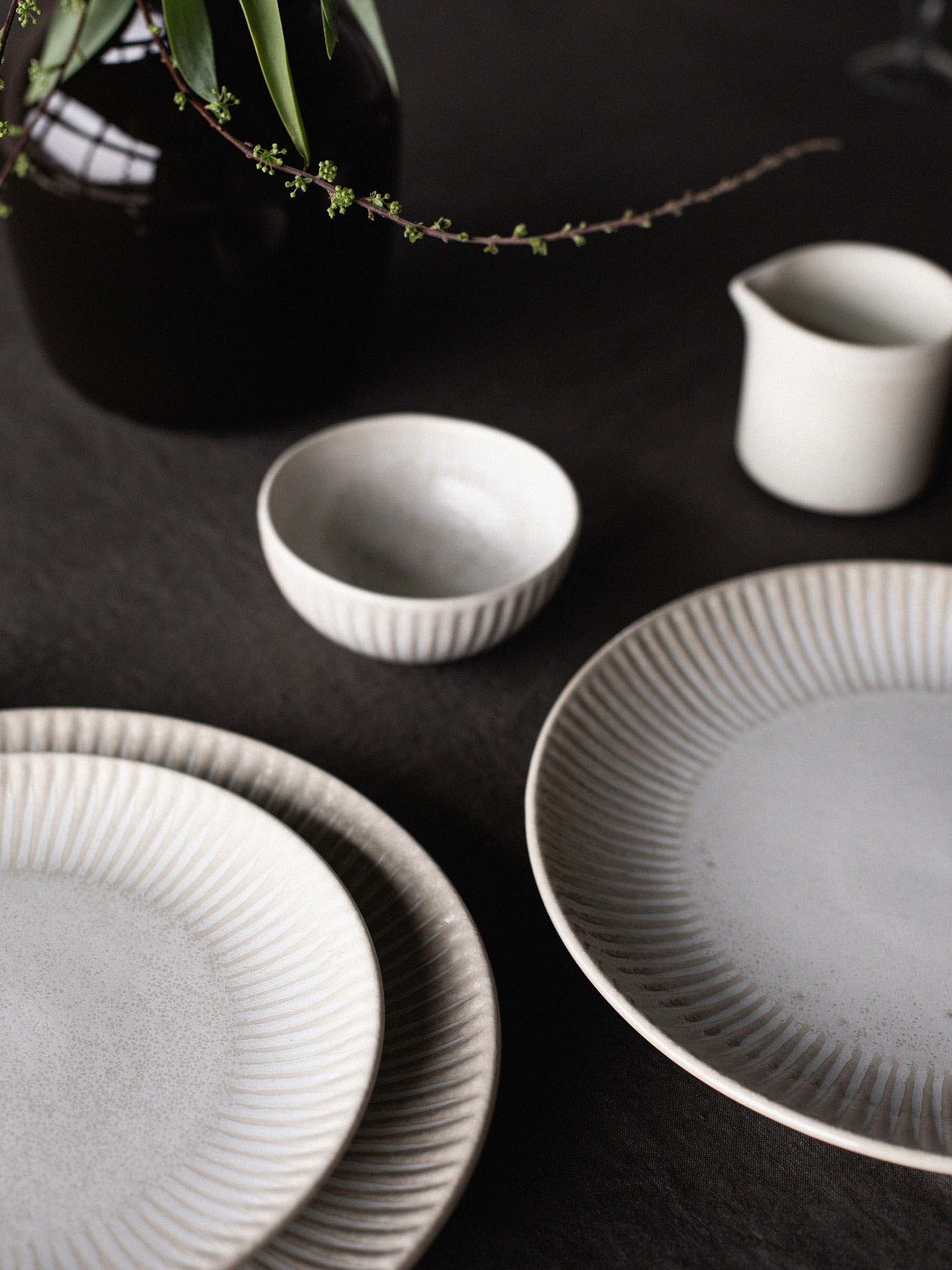 Granada 盘子 Ø26.5 cm, 奶油色 白色的-米色 Tell Me More