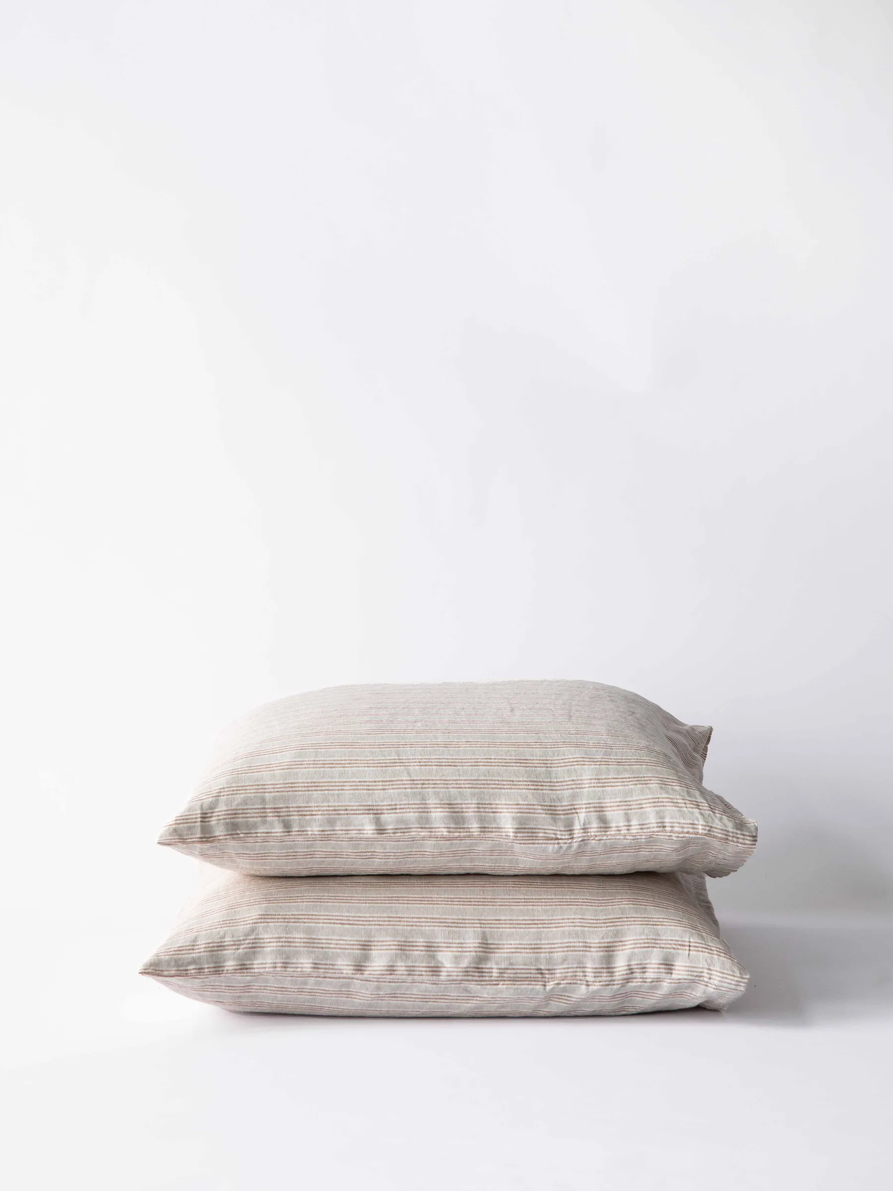 Stonewashed linen 枕头套 50x60 cm 两件套装, 榛果条纹 Tell Me More