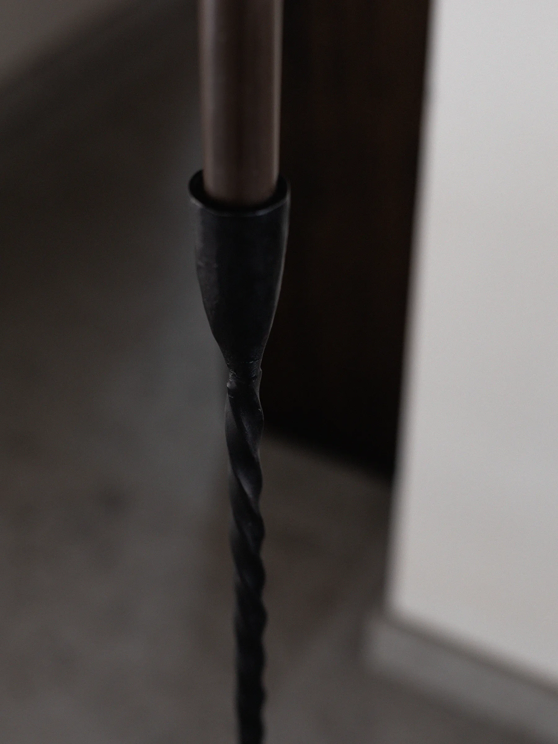 Twist floor 烛台 80 cm, 黑色 Tell Me More