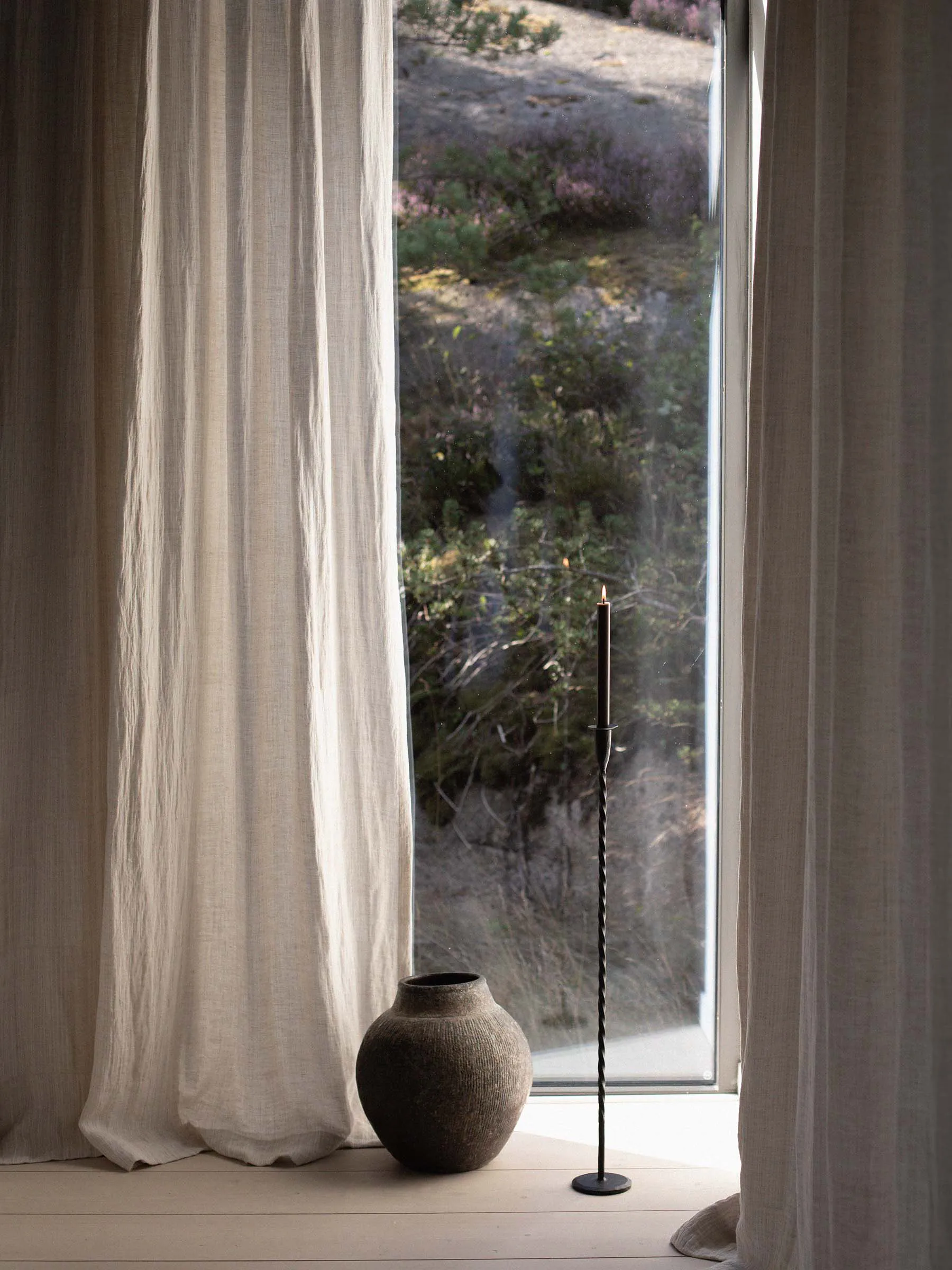 Twist floor 烛台 80 cm, 黑色 Tell Me More