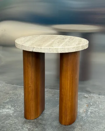 Vikman 小边桌 - 自然木色-米色 travertine - Tinted