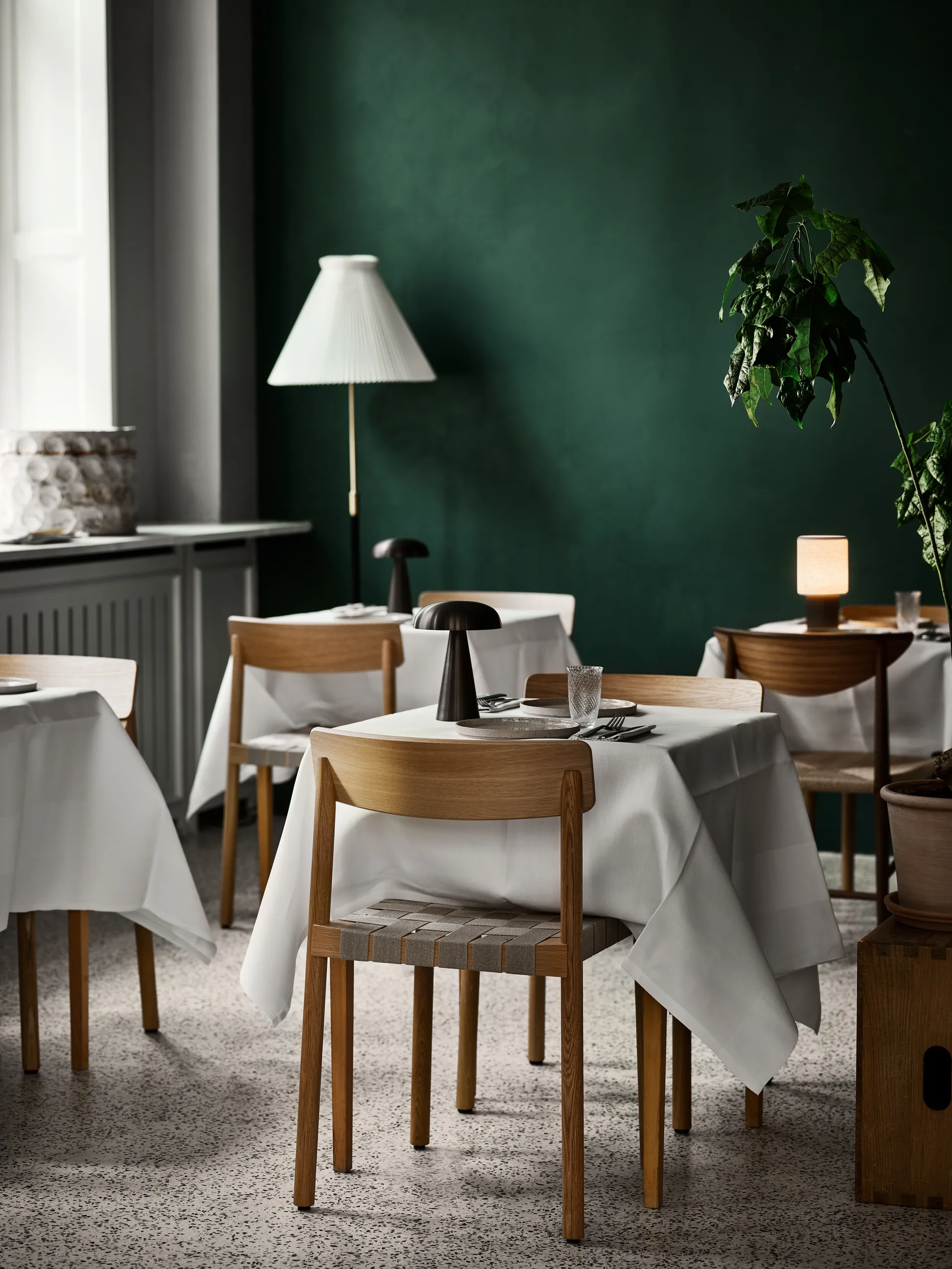 Betty TK1 椅子, 自然木色, 原色/自然色 braided 亚麻色 band seat &Tradition