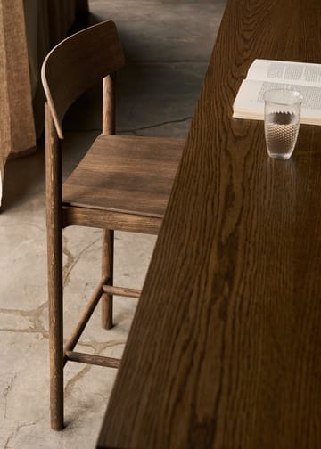 Betty TK13 Counter 椅子 65 cm - Smoked oiled 自然木色 - &Tradition