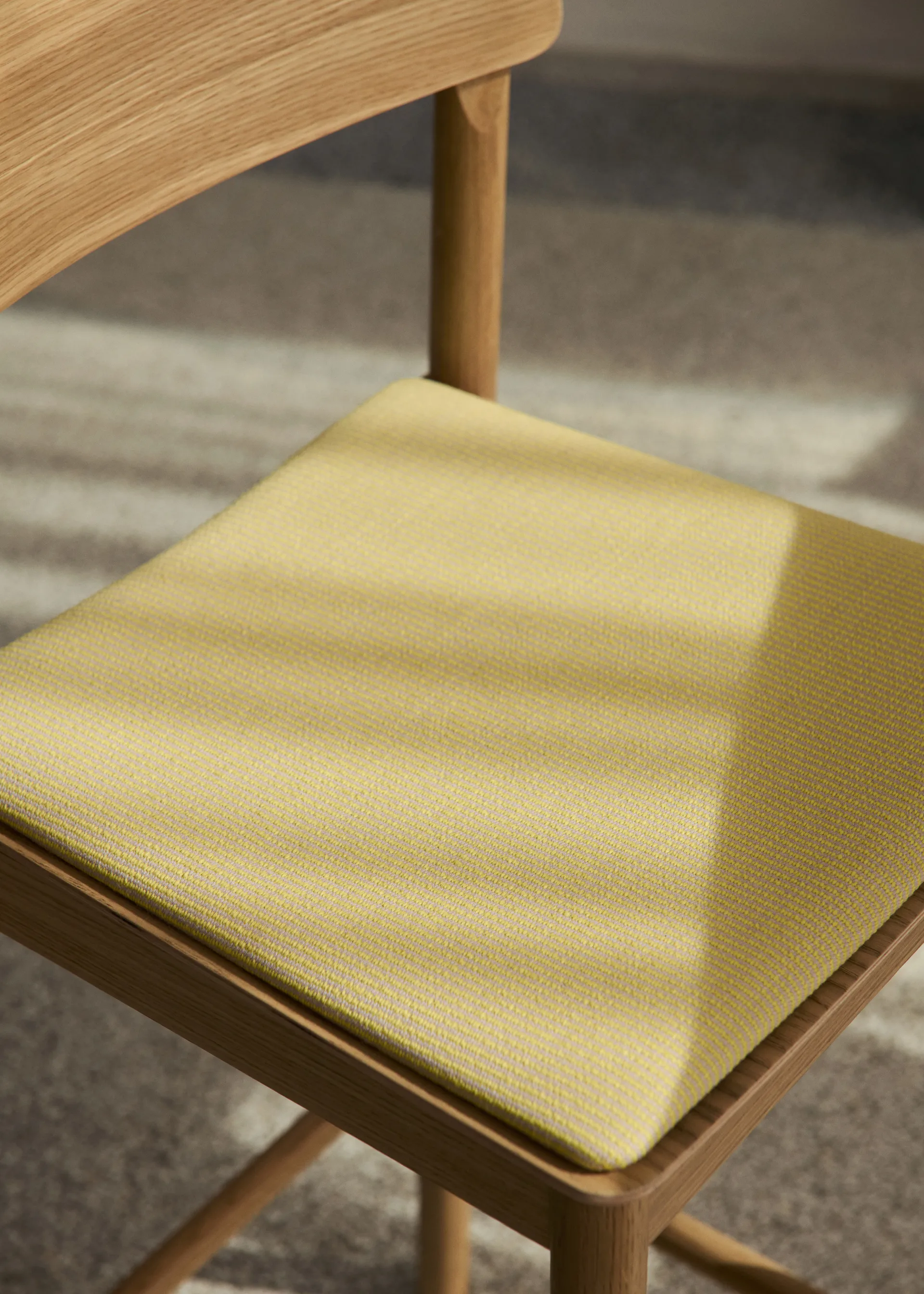 Betty TK17 Bar 椅子 75 cm, Fuse 0421-清漆处理 solid 自然木色 &Tradition