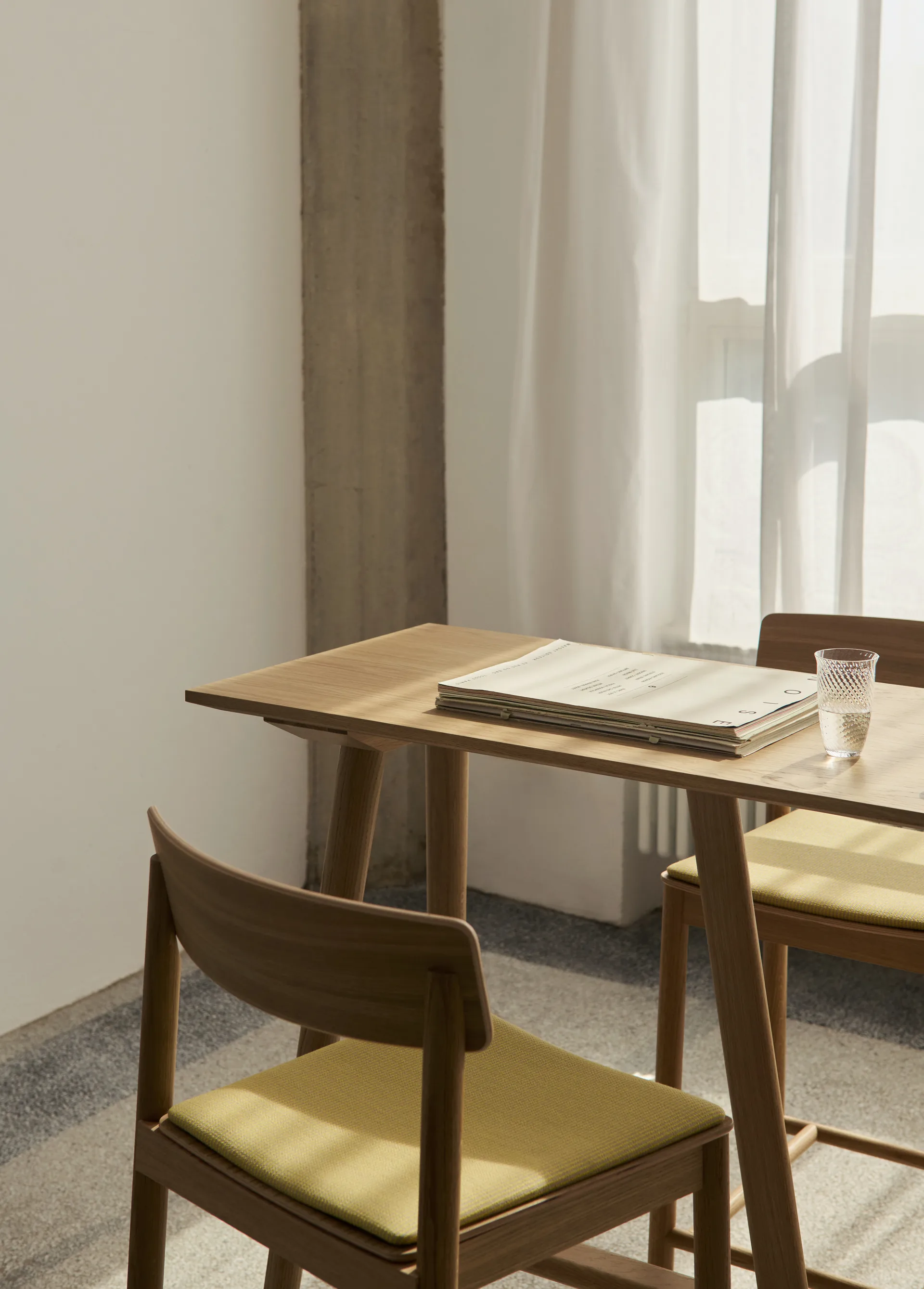 Betty TK17 Bar 椅子 75 cm, Fuse 0421-清漆处理 solid 自然木色 &Tradition