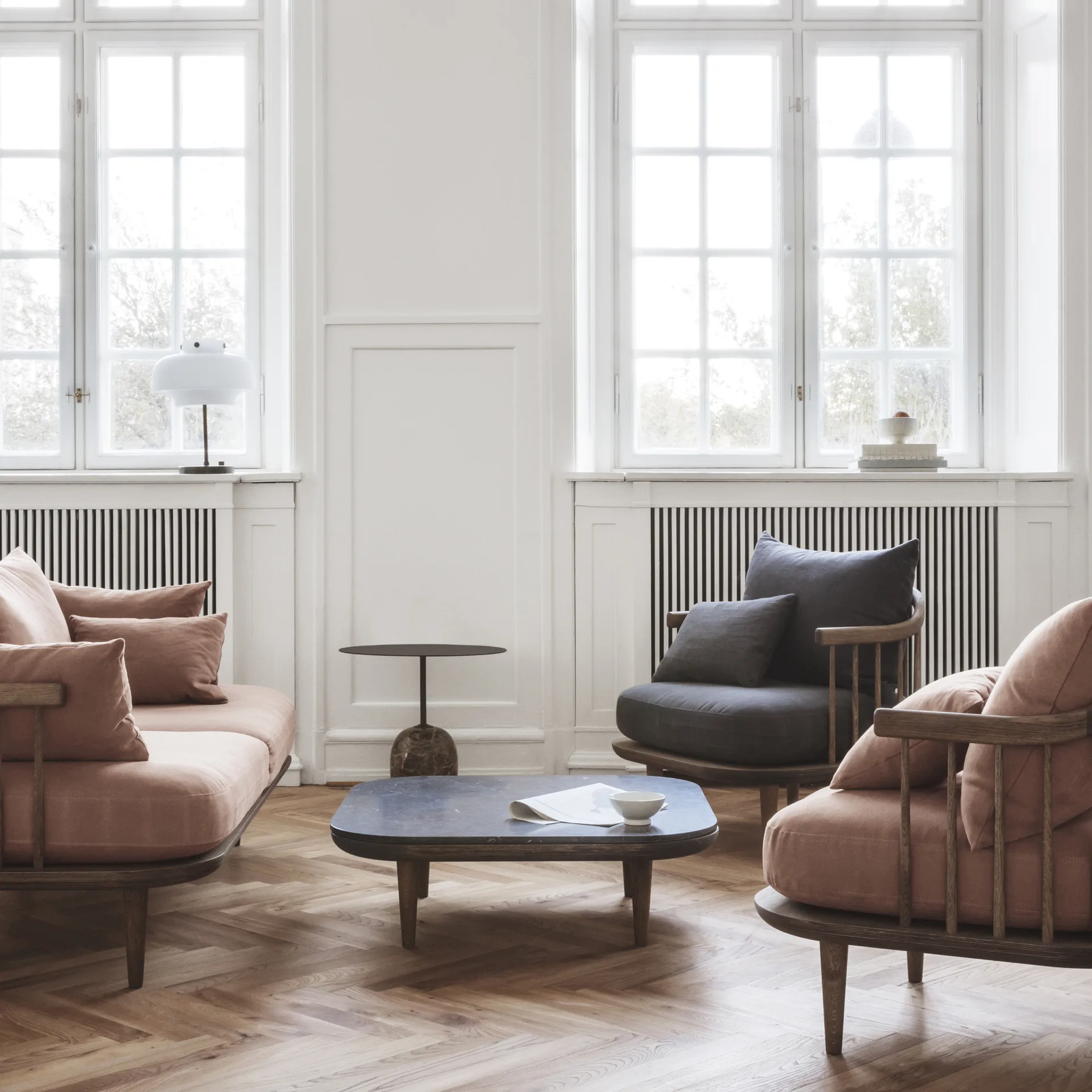 Copenhagen 哥本哈根台灯/床头灯 SC13, 蛋白石玻璃-黄铜色 &Tradition