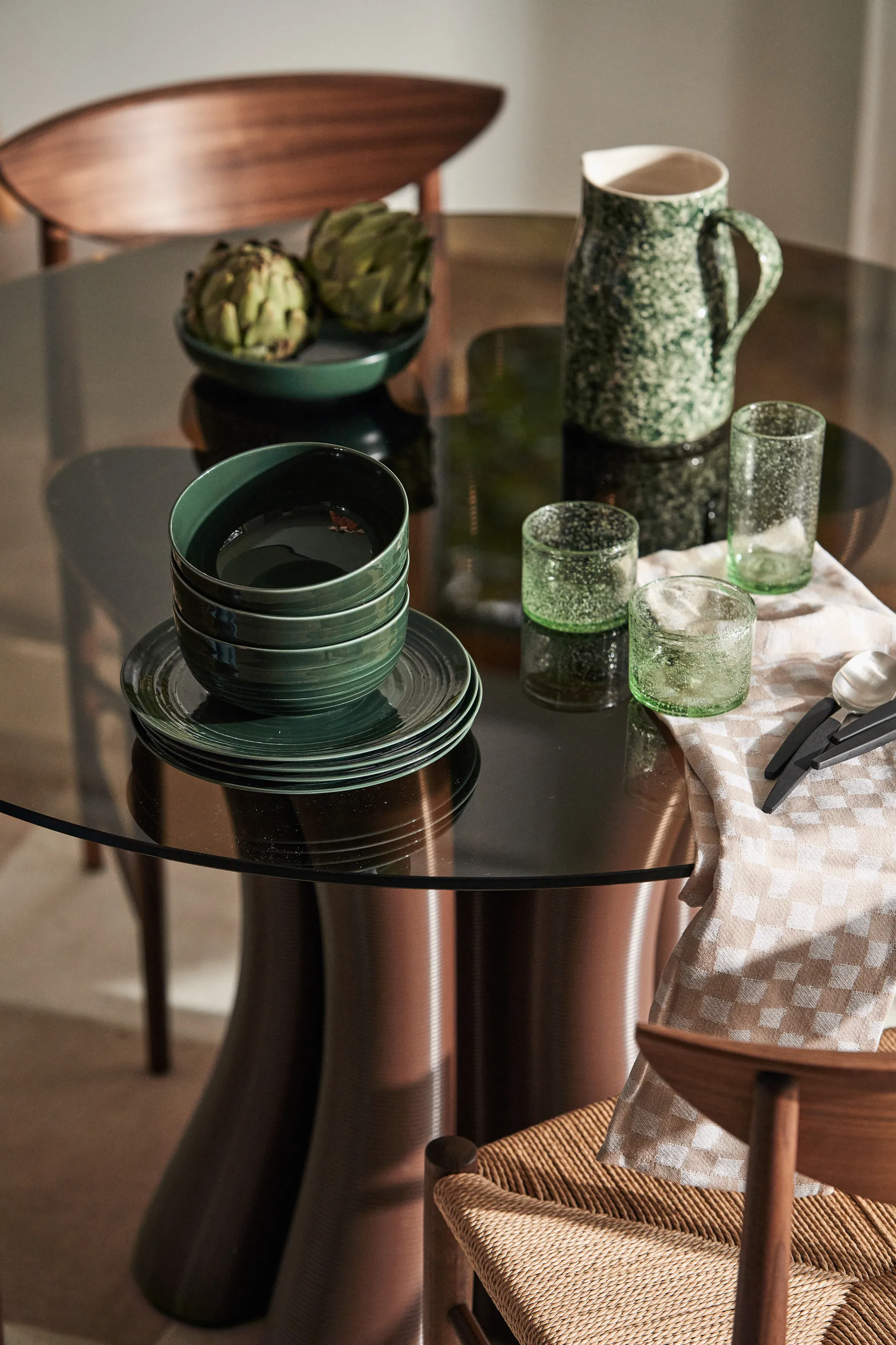 Drawn 椅子 HM3, Walnut &Tradition