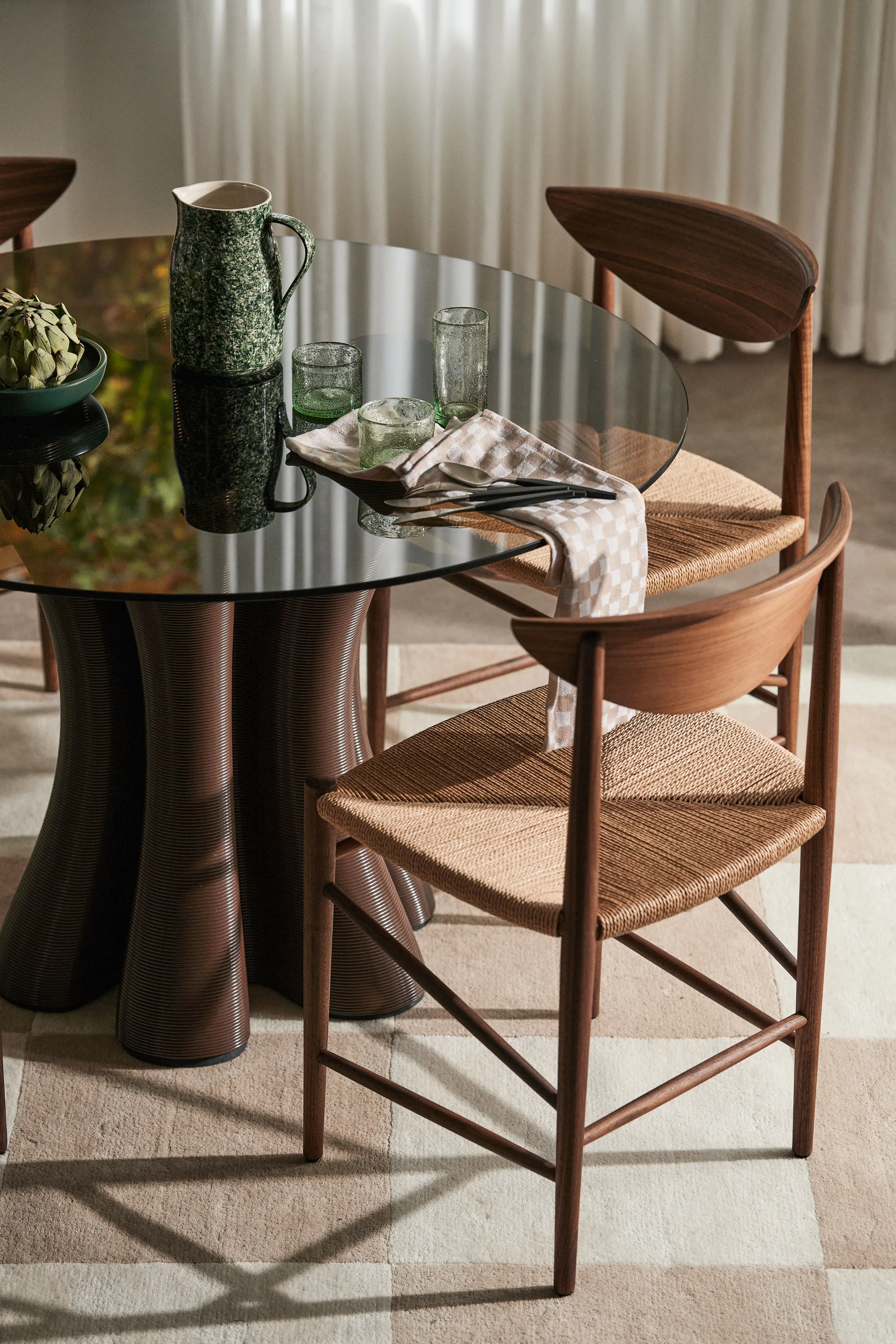 Drawn 椅子 HM3, Walnut &Tradition