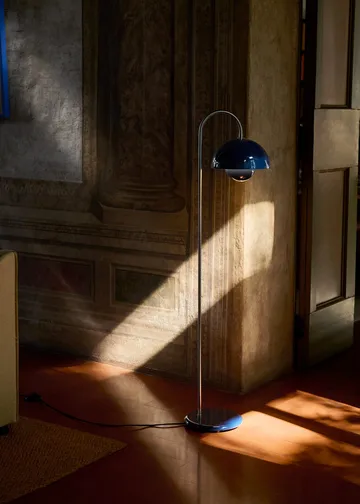 Flowerpot VP12 落地灯 - 钢青 - &Tradition