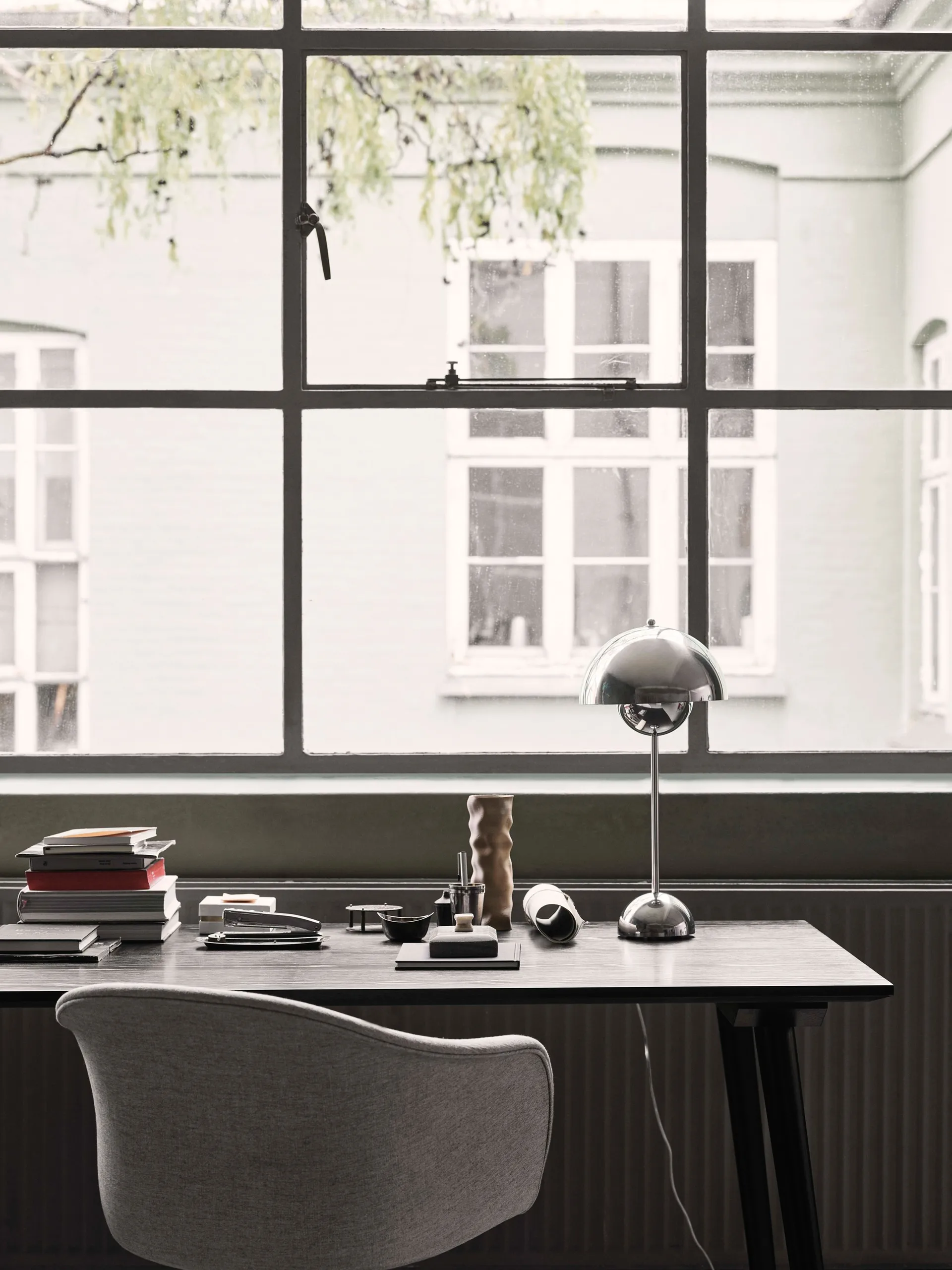 FlowerPot VP3 台灯, 镀铬合金色 &Tradition