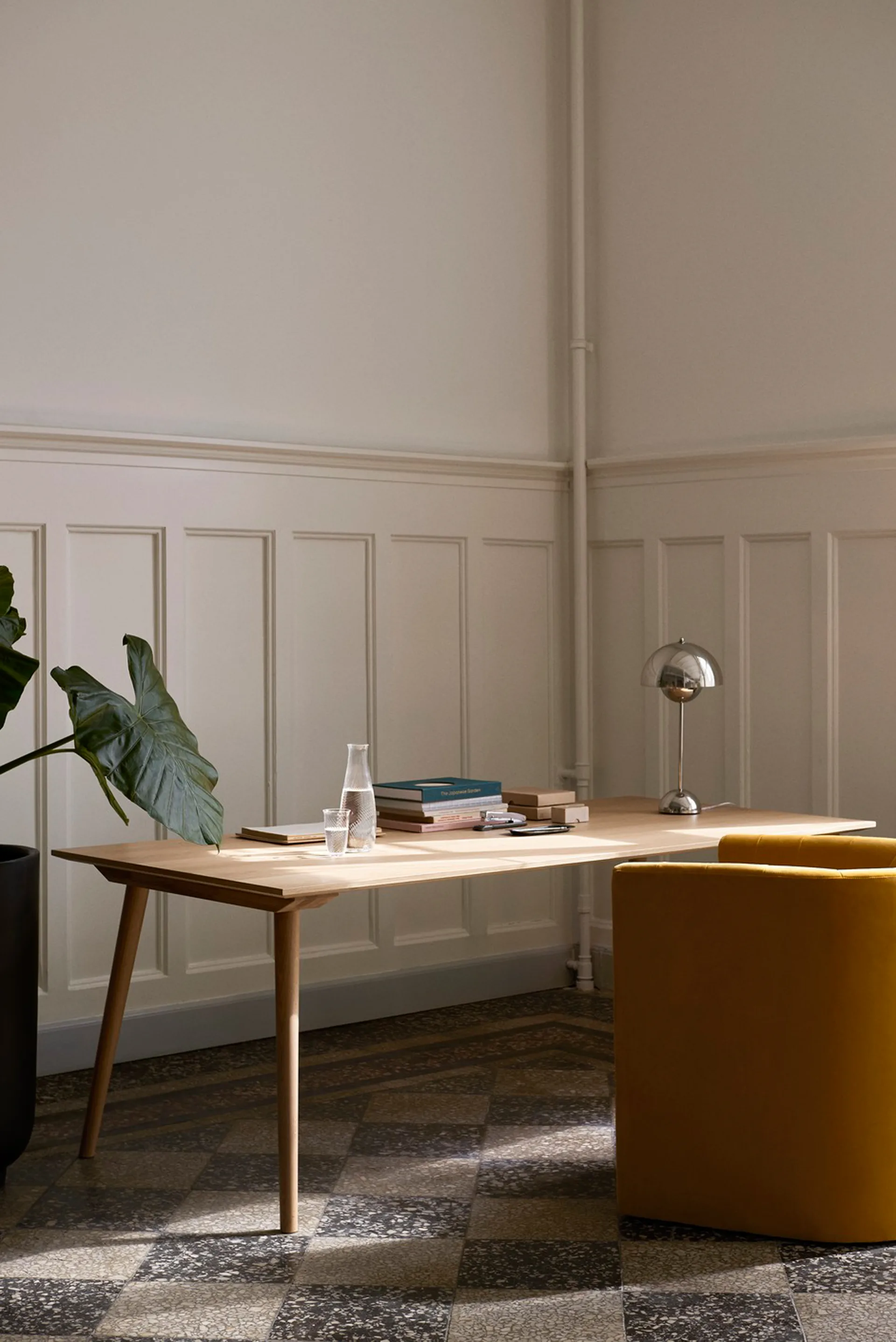 FlowerPot VP3 台灯, 镀铬合金色 &Tradition