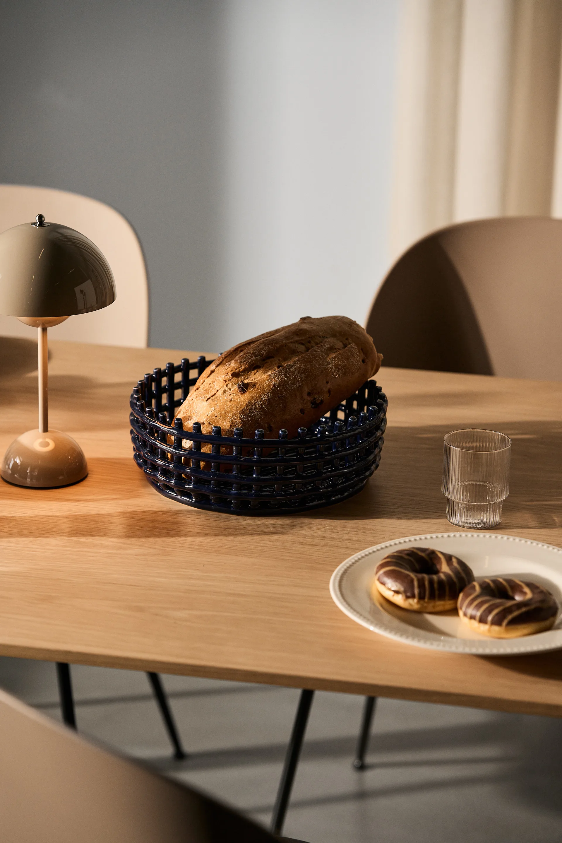 Flowerpot 便携台灯/床头灯 VP9, 灰米色 &Tradition