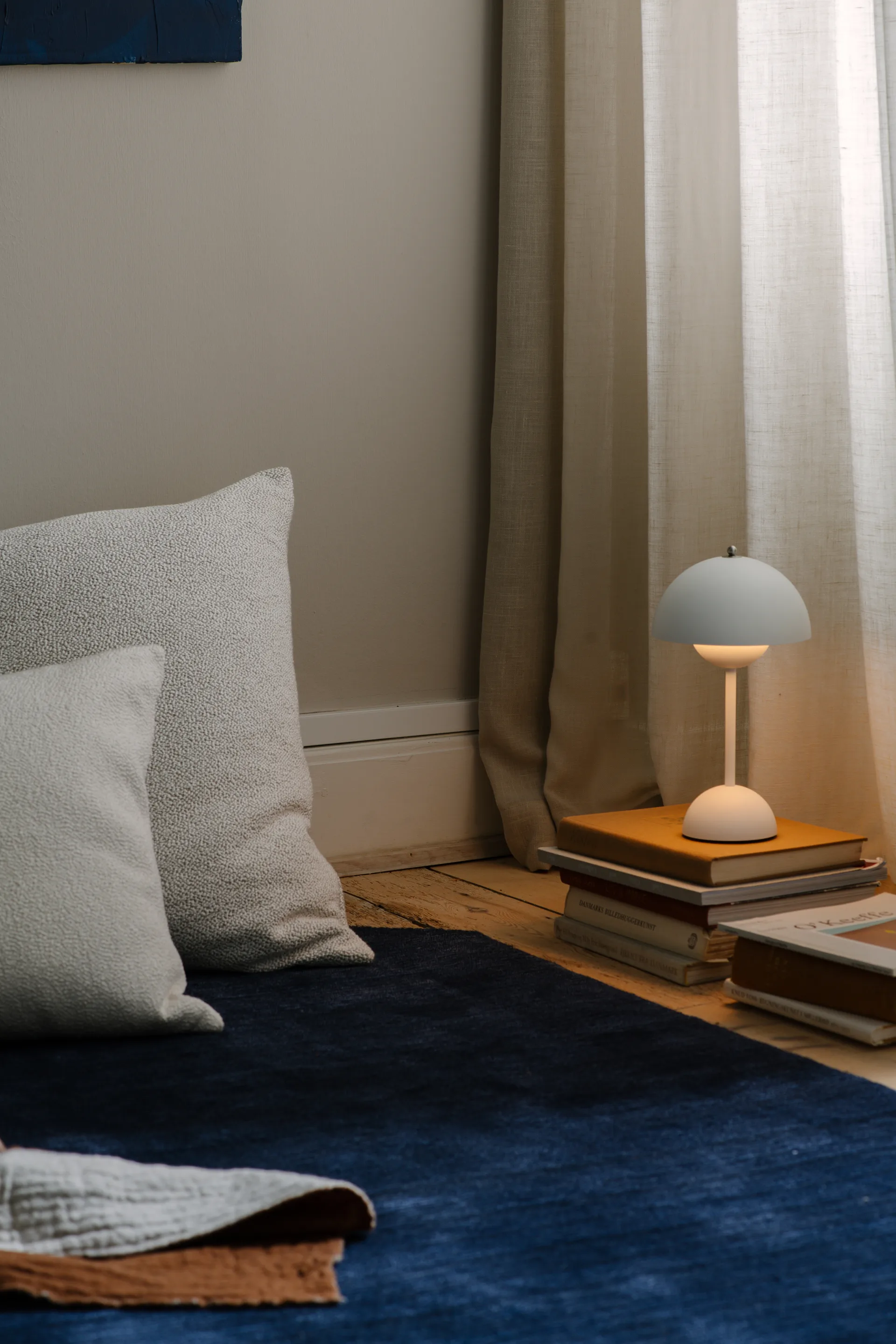 Flowerpot 便携台灯/床头灯 VP9, 哑光白 &Tradition