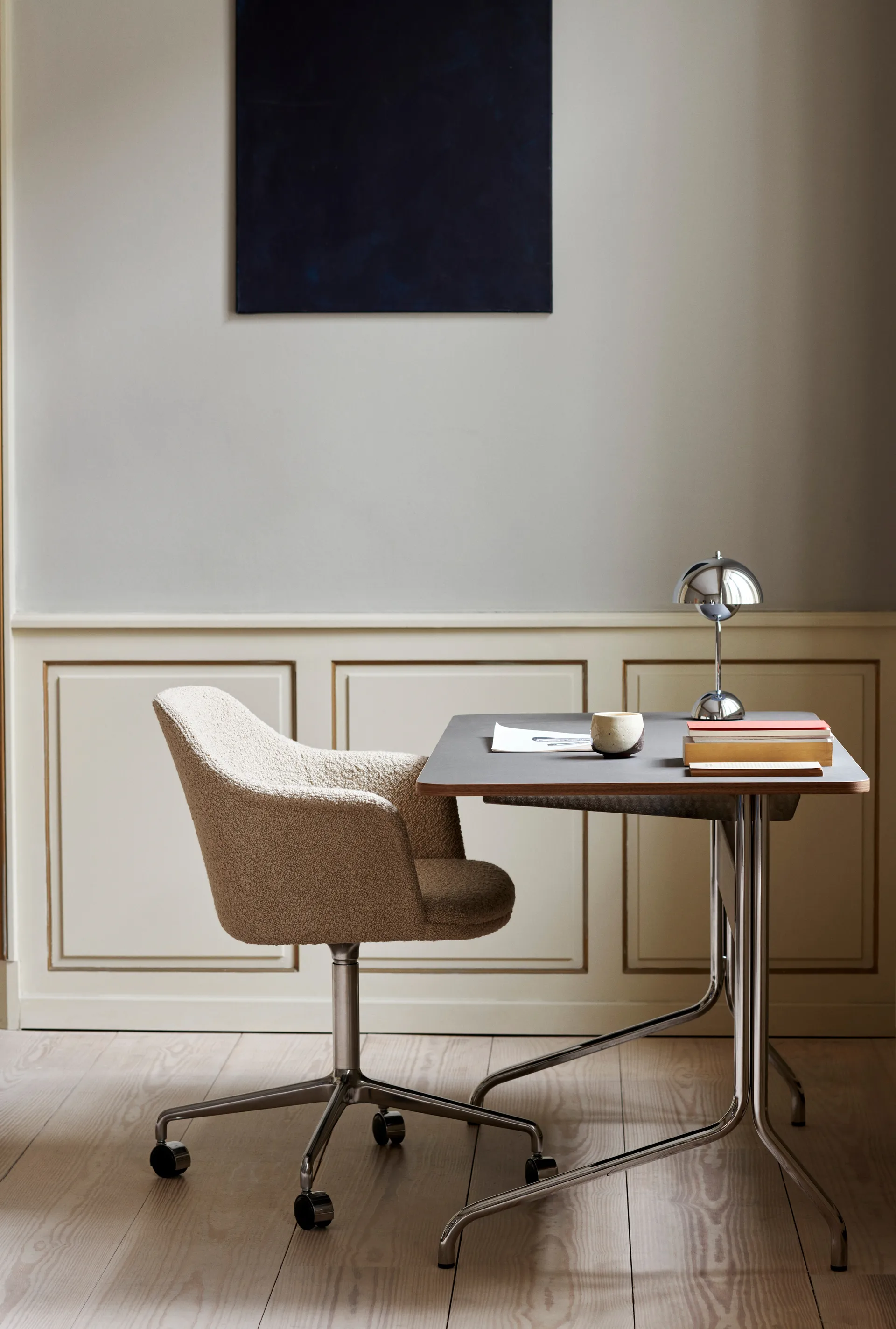 Flowerpot 便携台灯/床头灯 VP9, 铬合金色 &Tradition