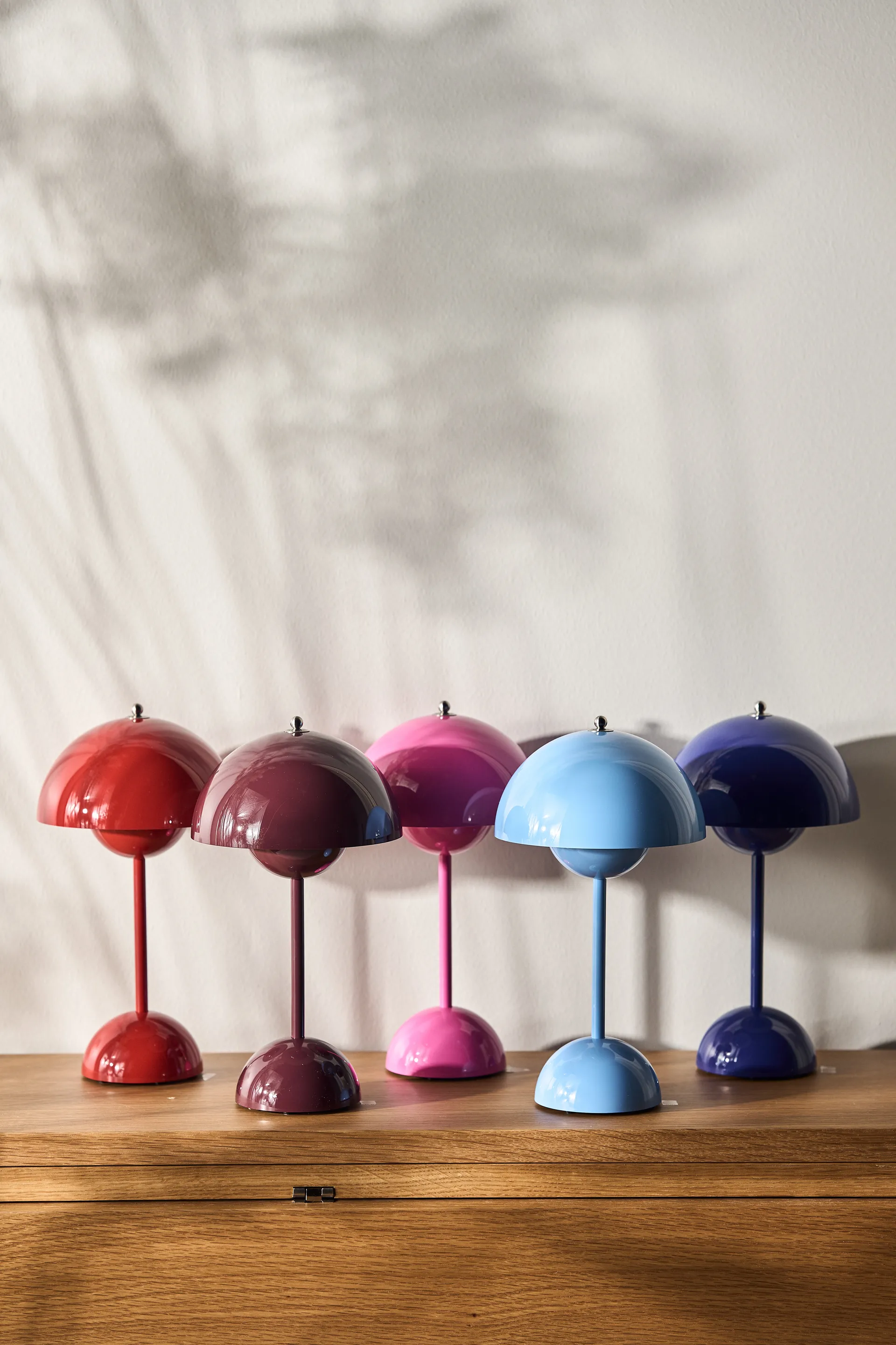 Flowerpot 便携台灯/床头灯 VP9, 深李子红 &Tradition