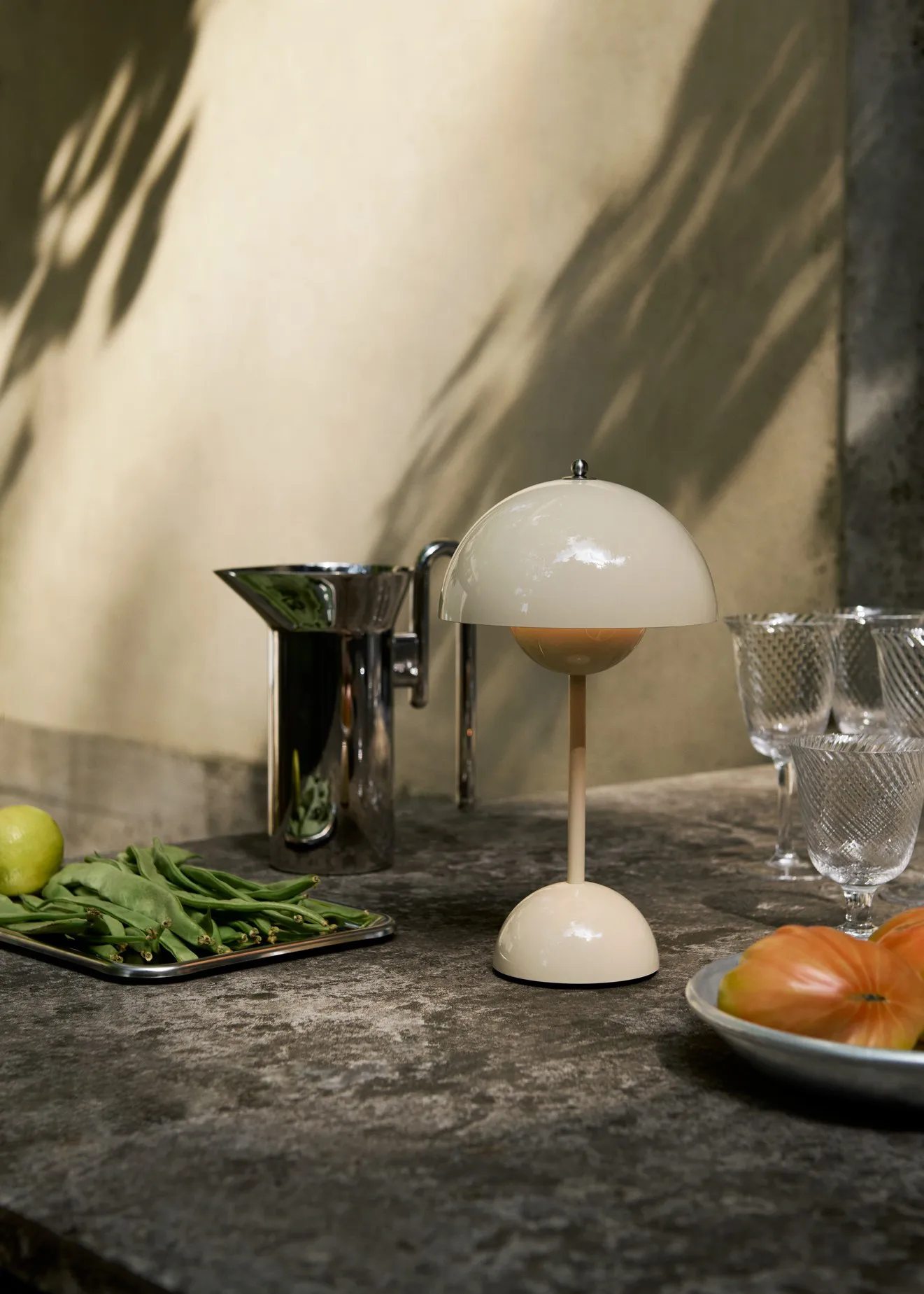 Flowerpot 便携 台灯 VP9, 象牙白 &Tradition