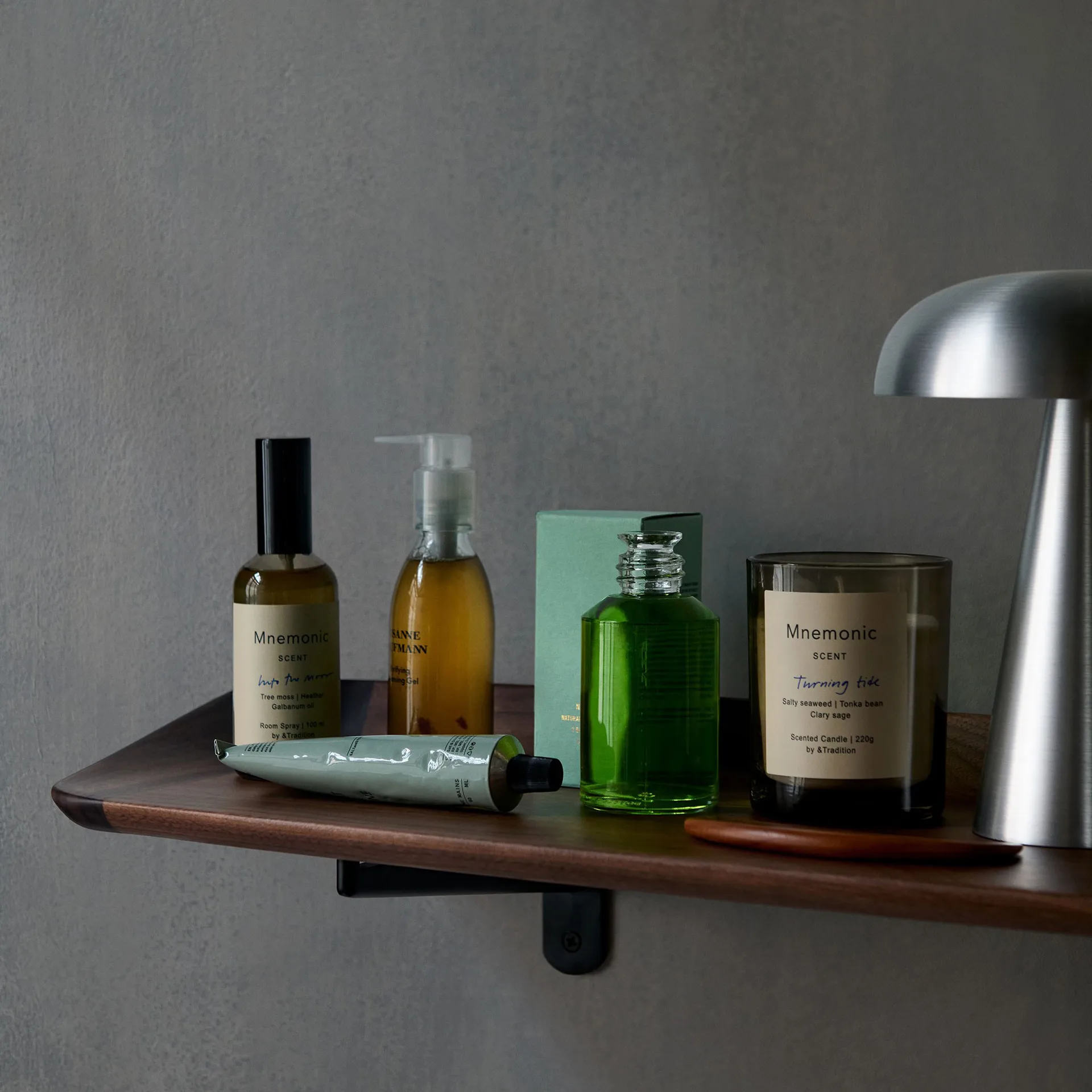 Guild HM14 架子 75 cm, Solid 清漆处理 核桃色 &Tradition