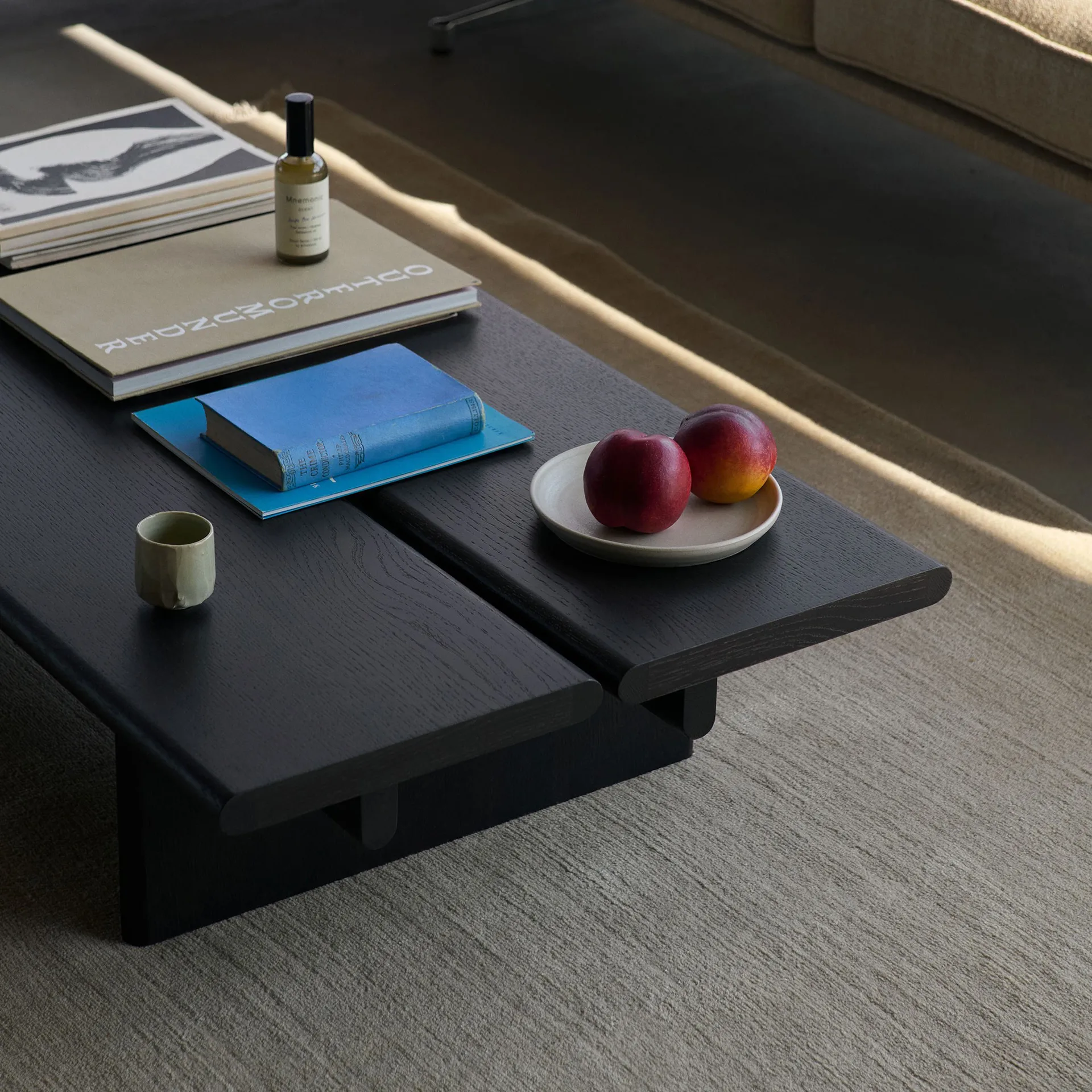 Ita OS3 咖啡桌 60x110 cm, Dark stained 自然木色 &Tradition