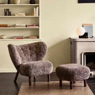 Little Petra ATD1 footstool - Sheepskin Sahara-胡桃木腿 - &Tradition