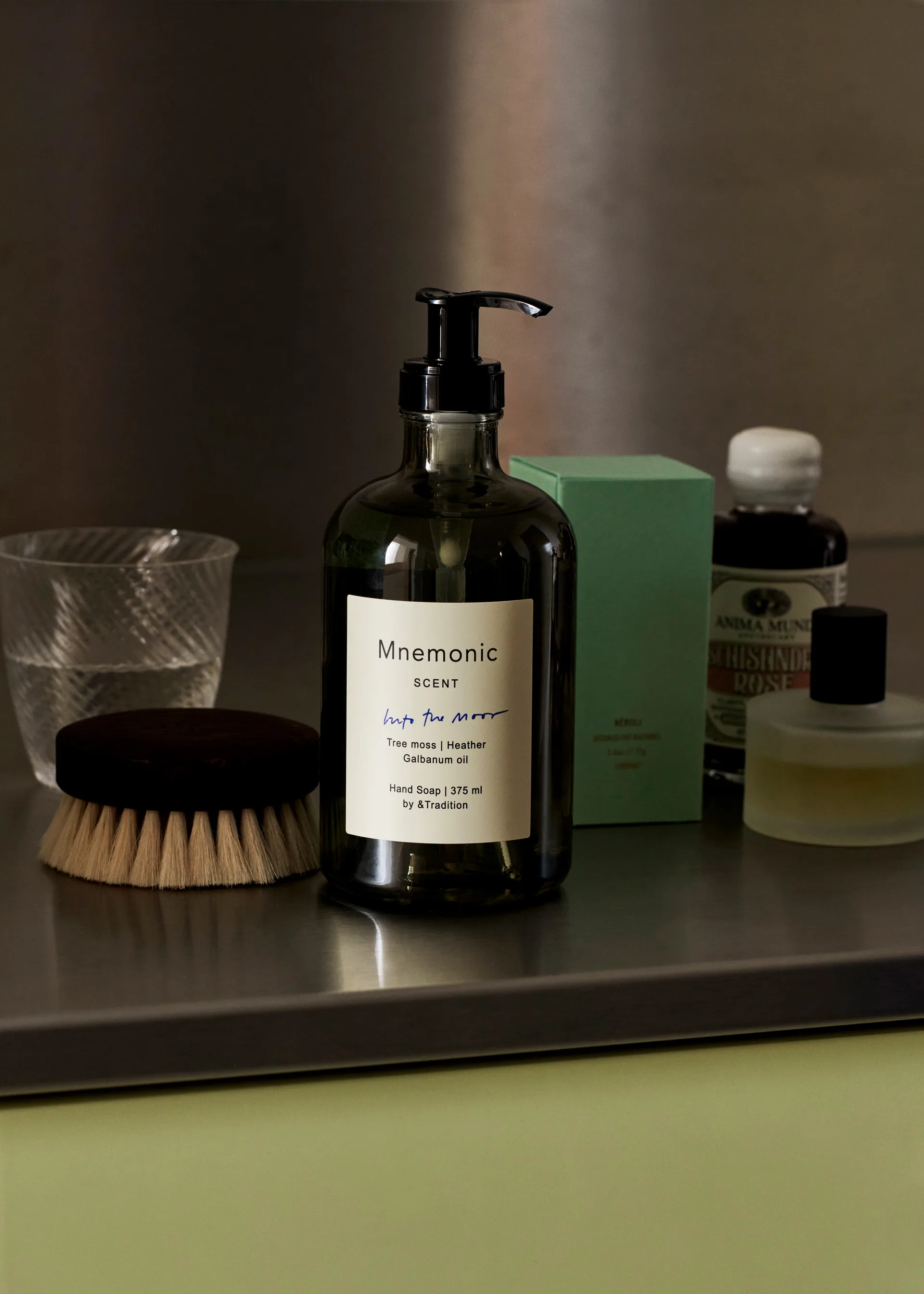 Mnemonic MNC1 hand soap 375 ml, Into the moor &Tradition