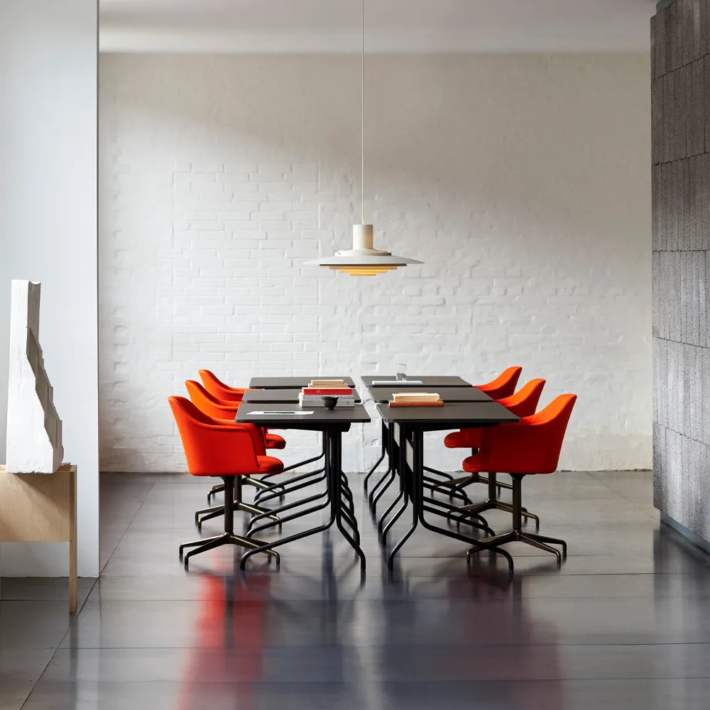 Pavilion AV16 北欧简约风格书桌, 黑色_linoleum_黑色漆面橡木_黑色_leg &Tradition