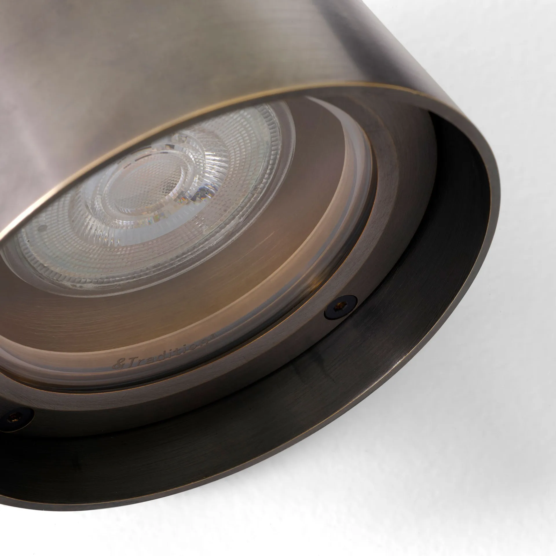 Solid SC105 壁灯, 青铜色 黄铜 &Tradition