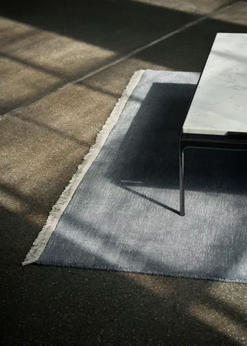 The Moor AP18 北欧风格地毯170x240cm - 雷电灰蓝色 - &Tradition