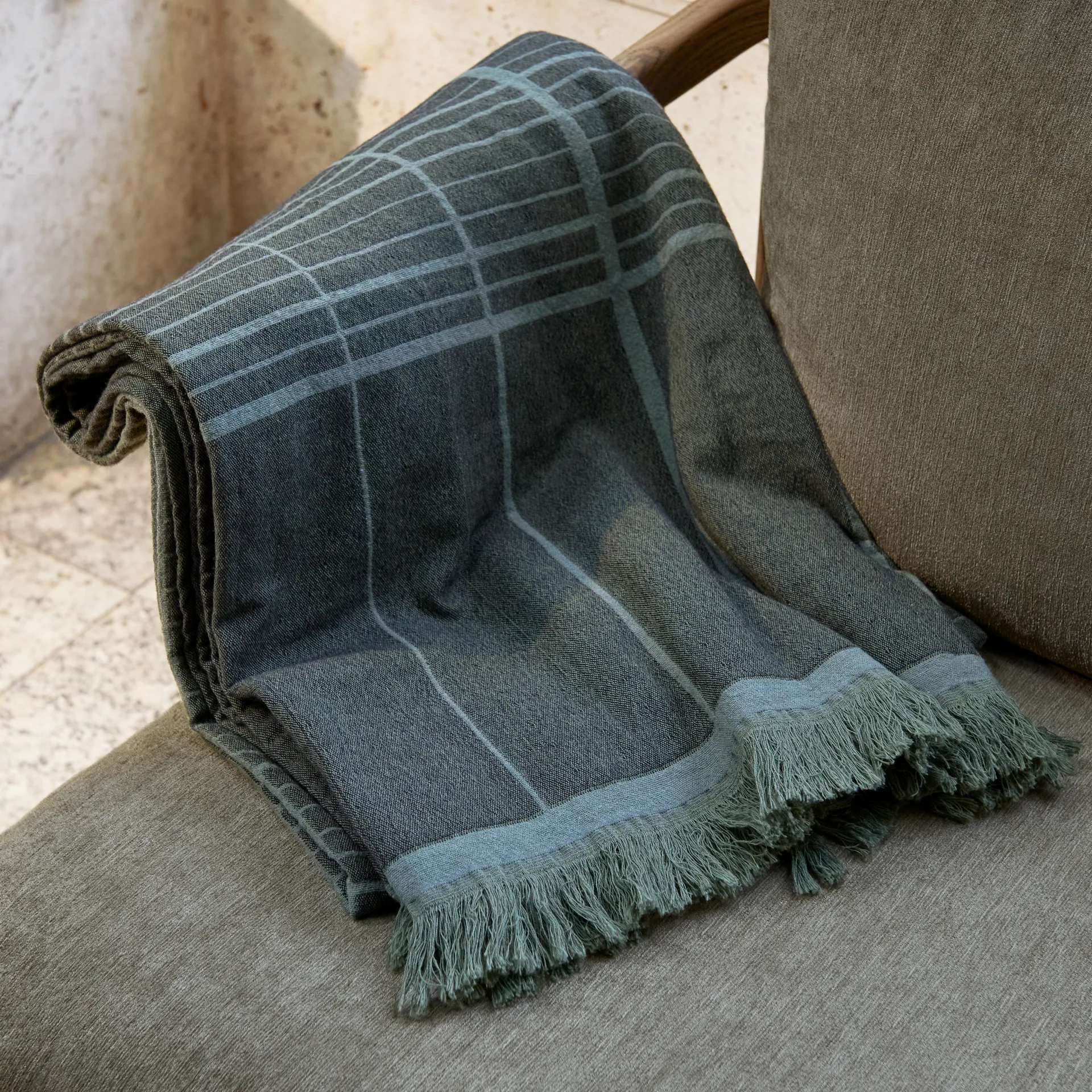 Untitled AP10 毯子/沙发毯/薄毯  150x210 cm, 墨绿色 &Tradition