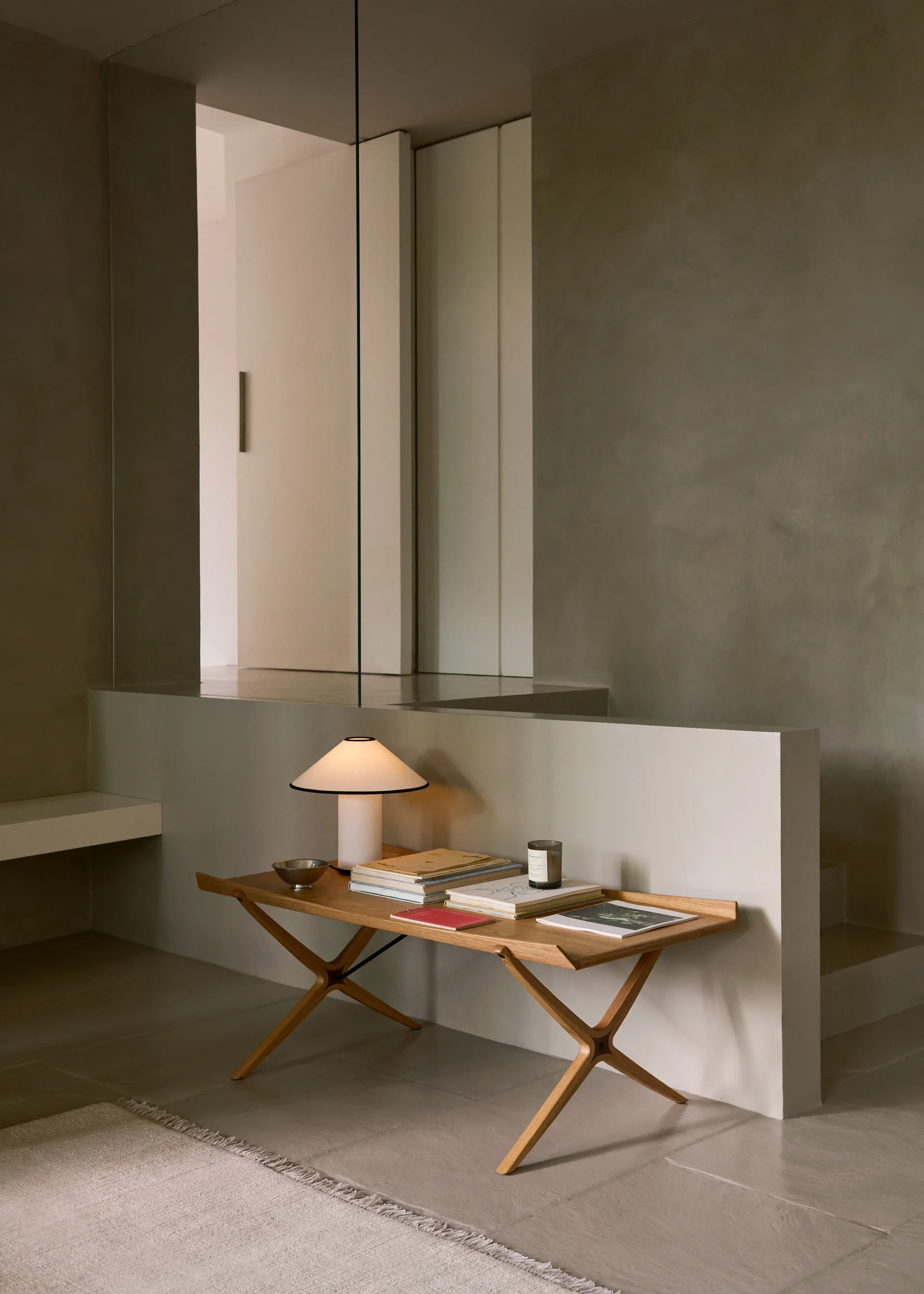 X HM13 咖啡桌 61x120 cm, 漆橡木-核桃色 inserts &Tradition